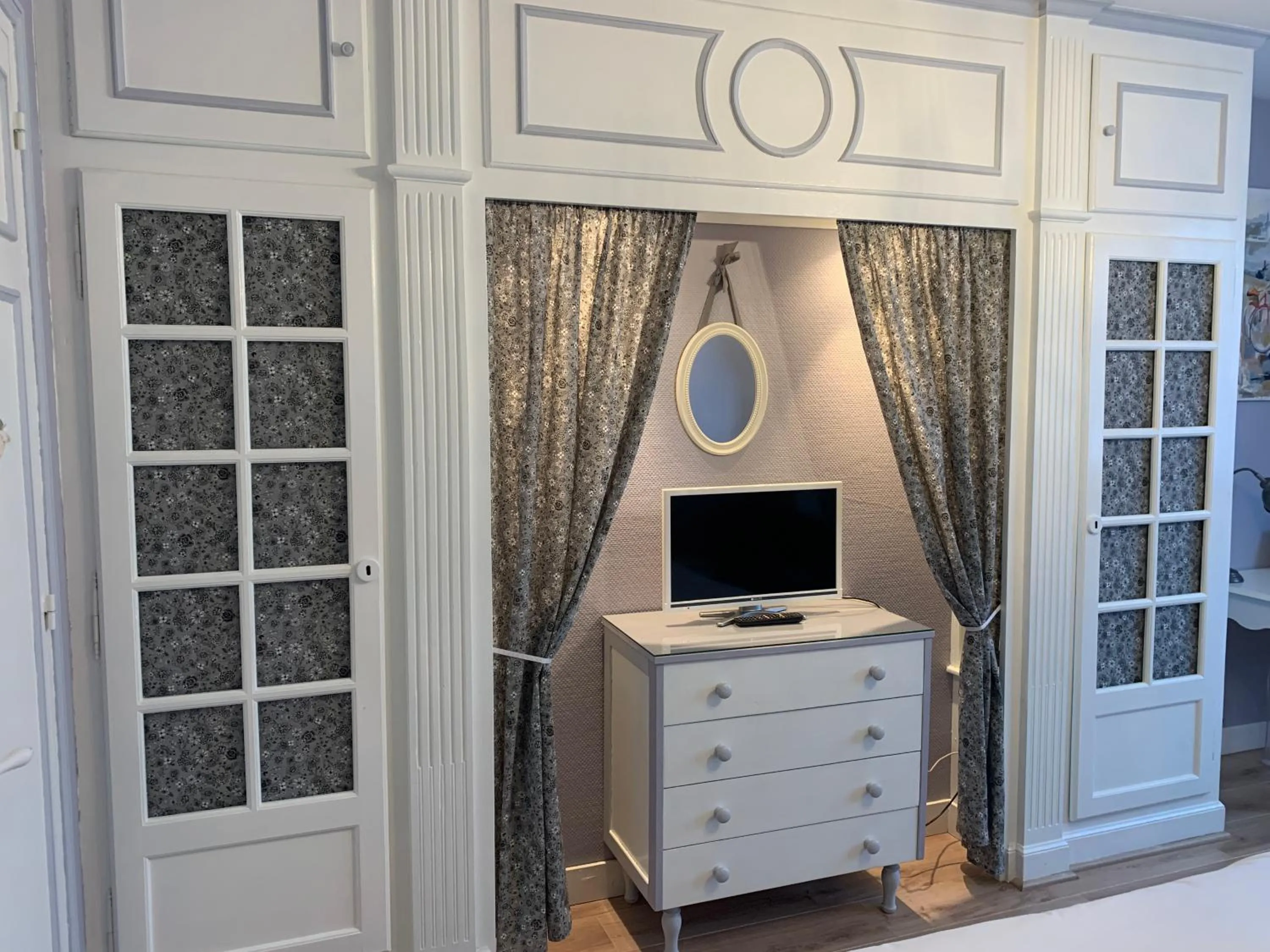 TV and multimedia in Le Clos Elisa