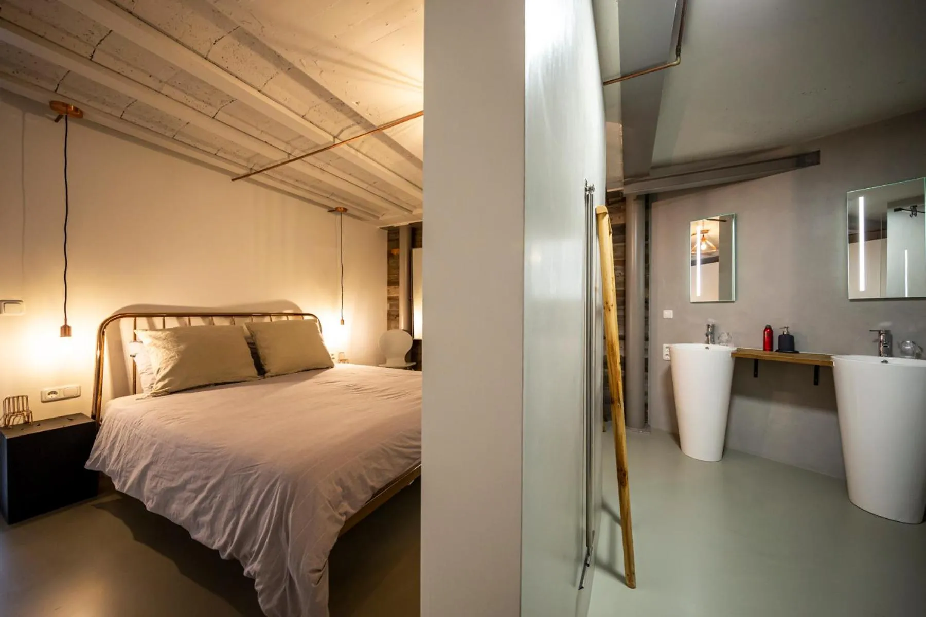 Bed in Bed & Breakfast Easy to Sleep