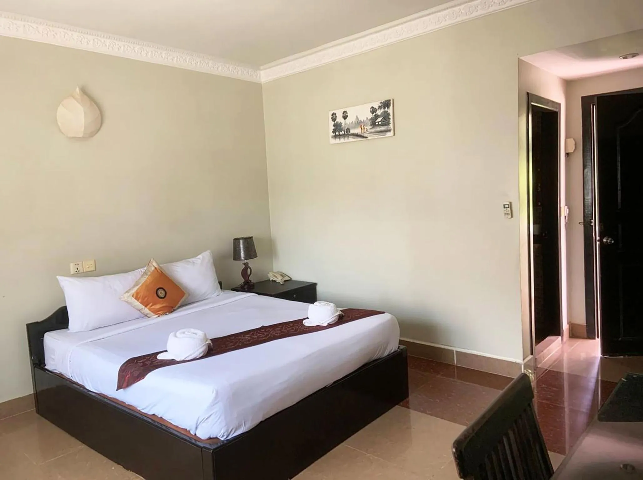 Property building, Bed in Central Night Hotel