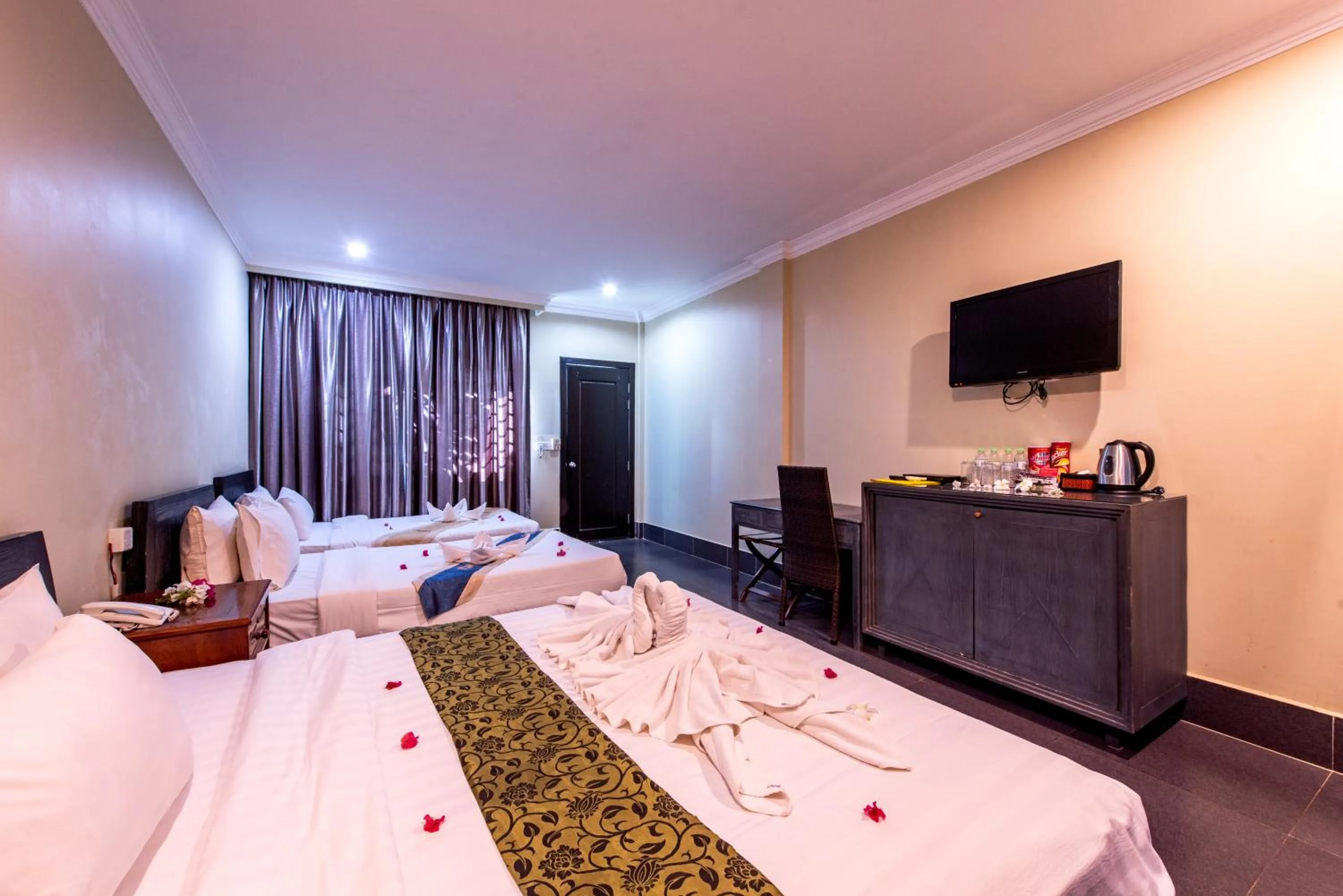 Bedroom, Bed in Central Night Hotel