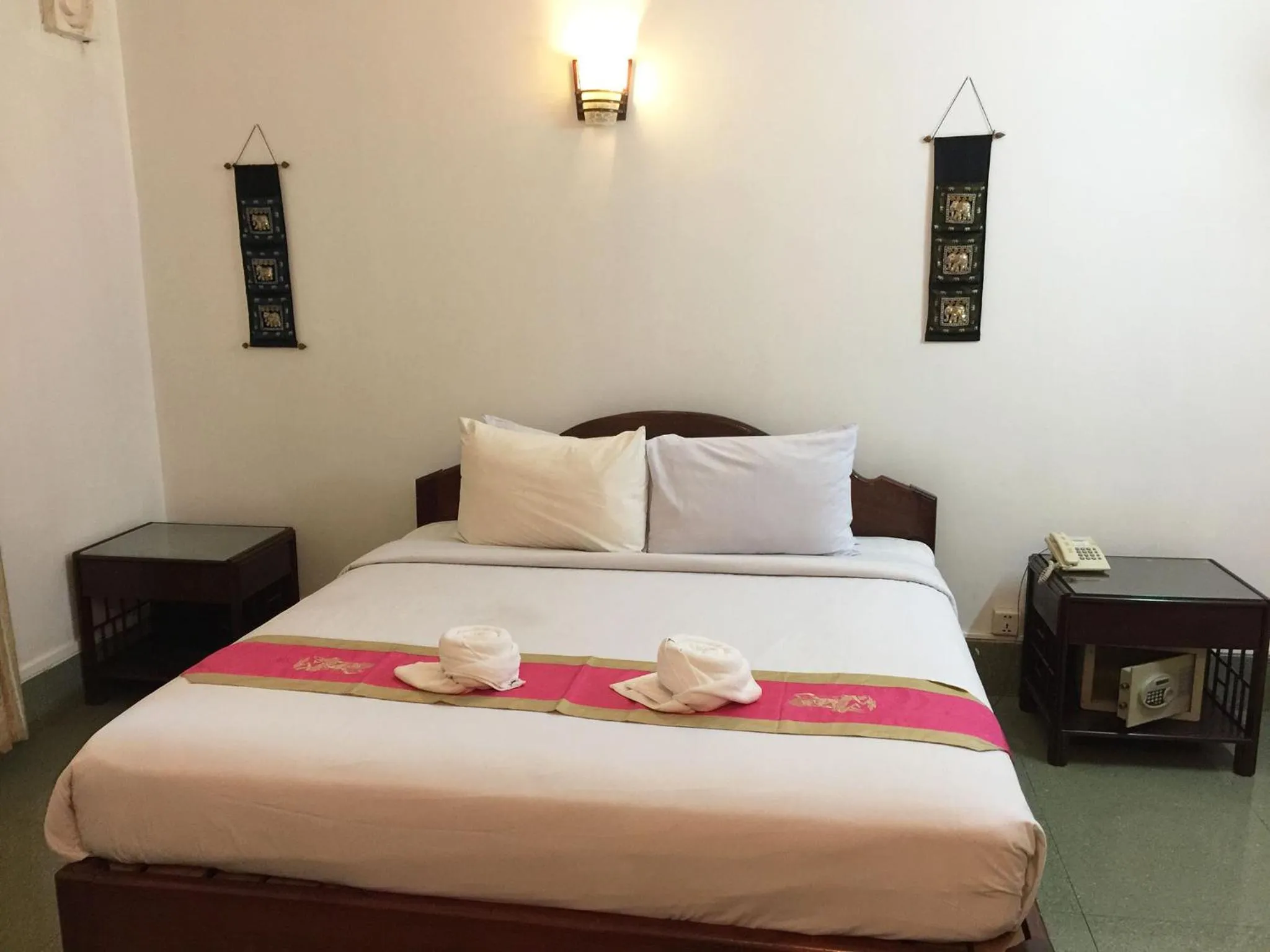 Bed in Central Night Hotel