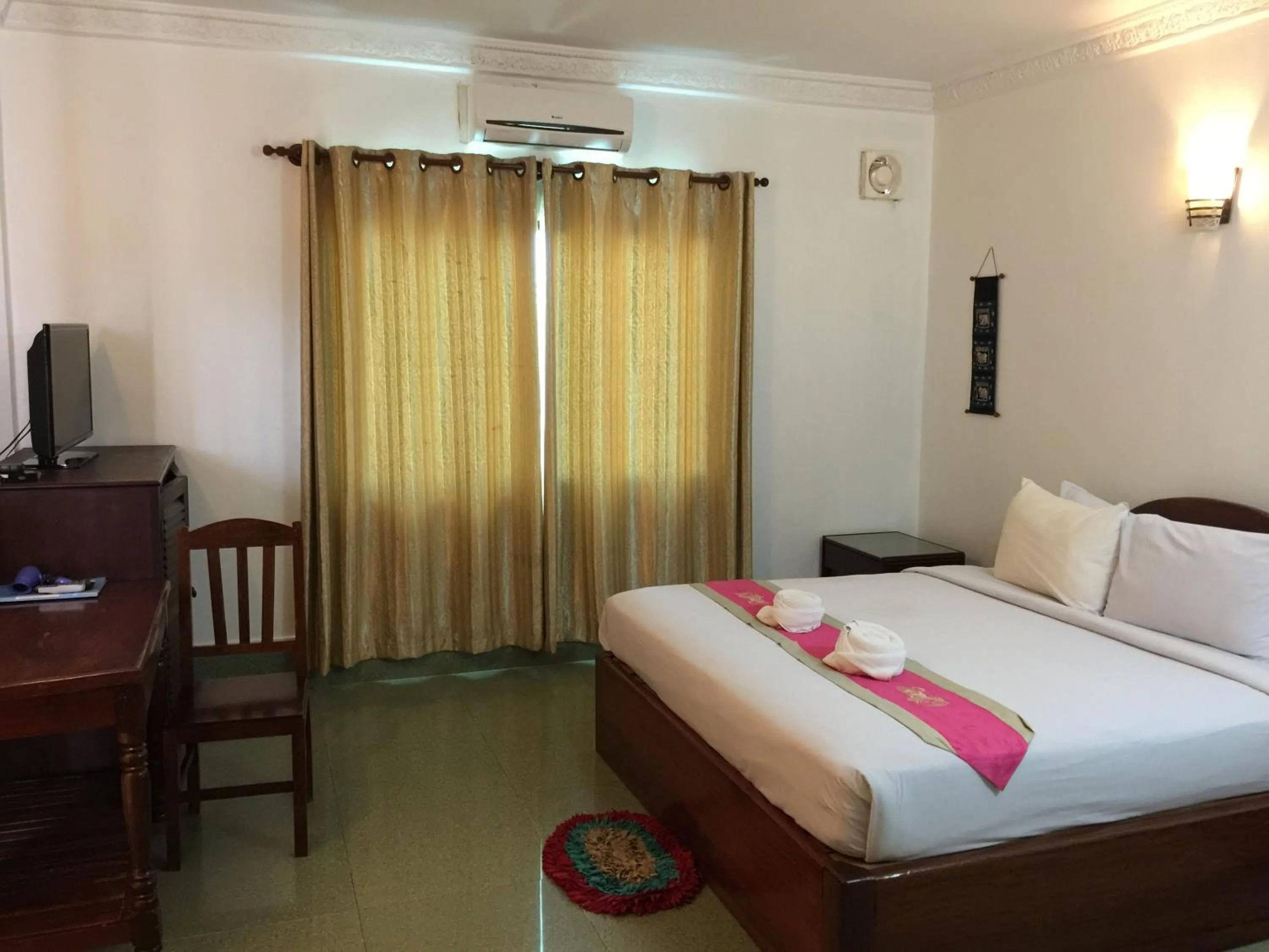 Bed in Central Night Hotel