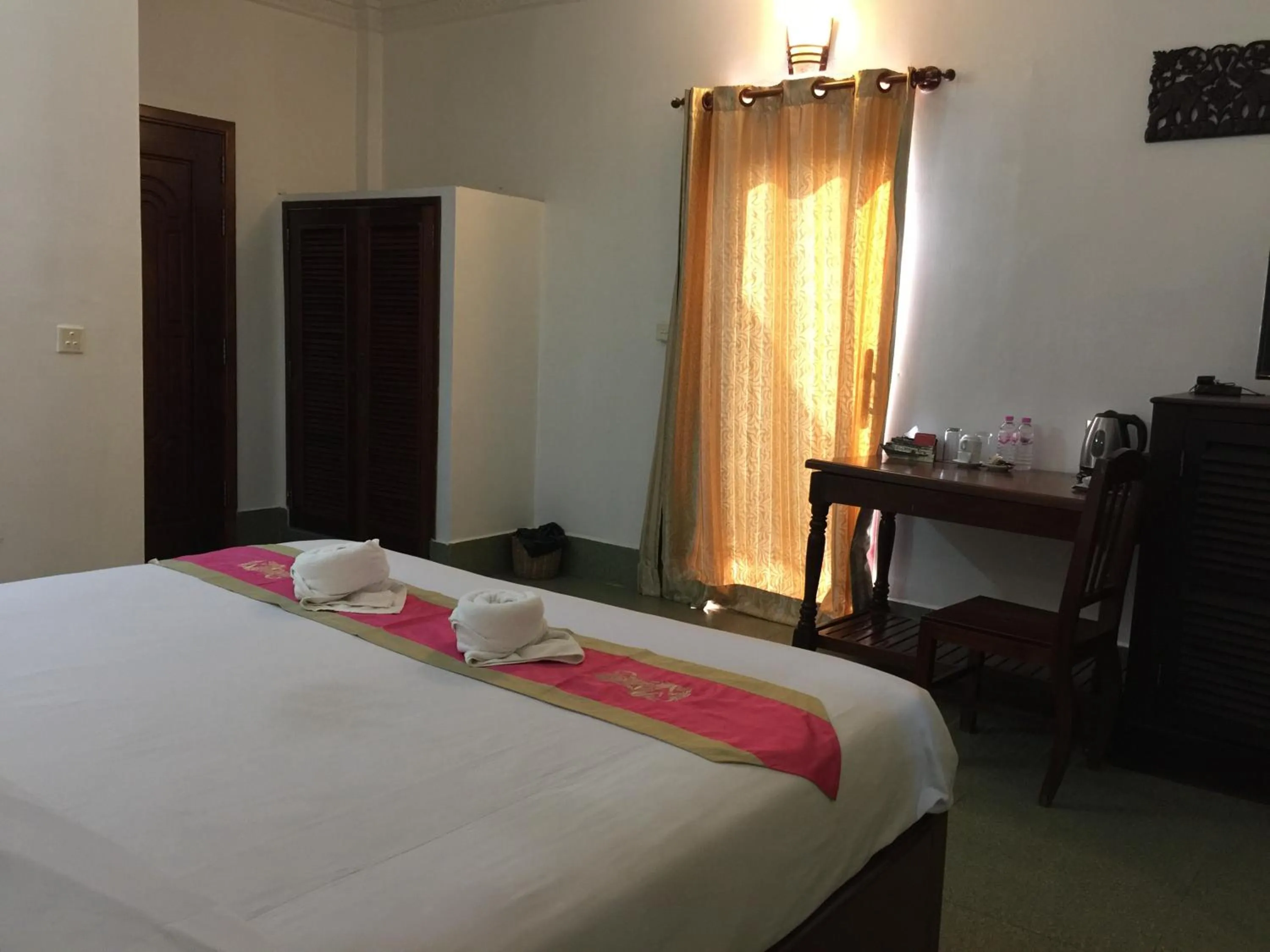 Bedroom, Bed in Central Night Hotel