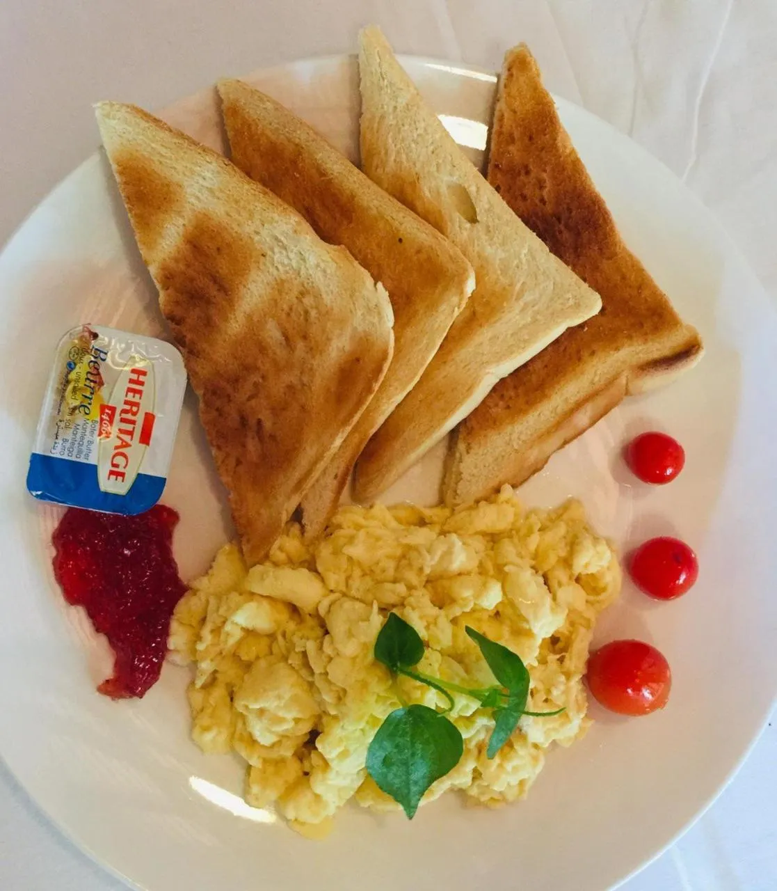 Restaurant/places to eat in Central Night Hotel