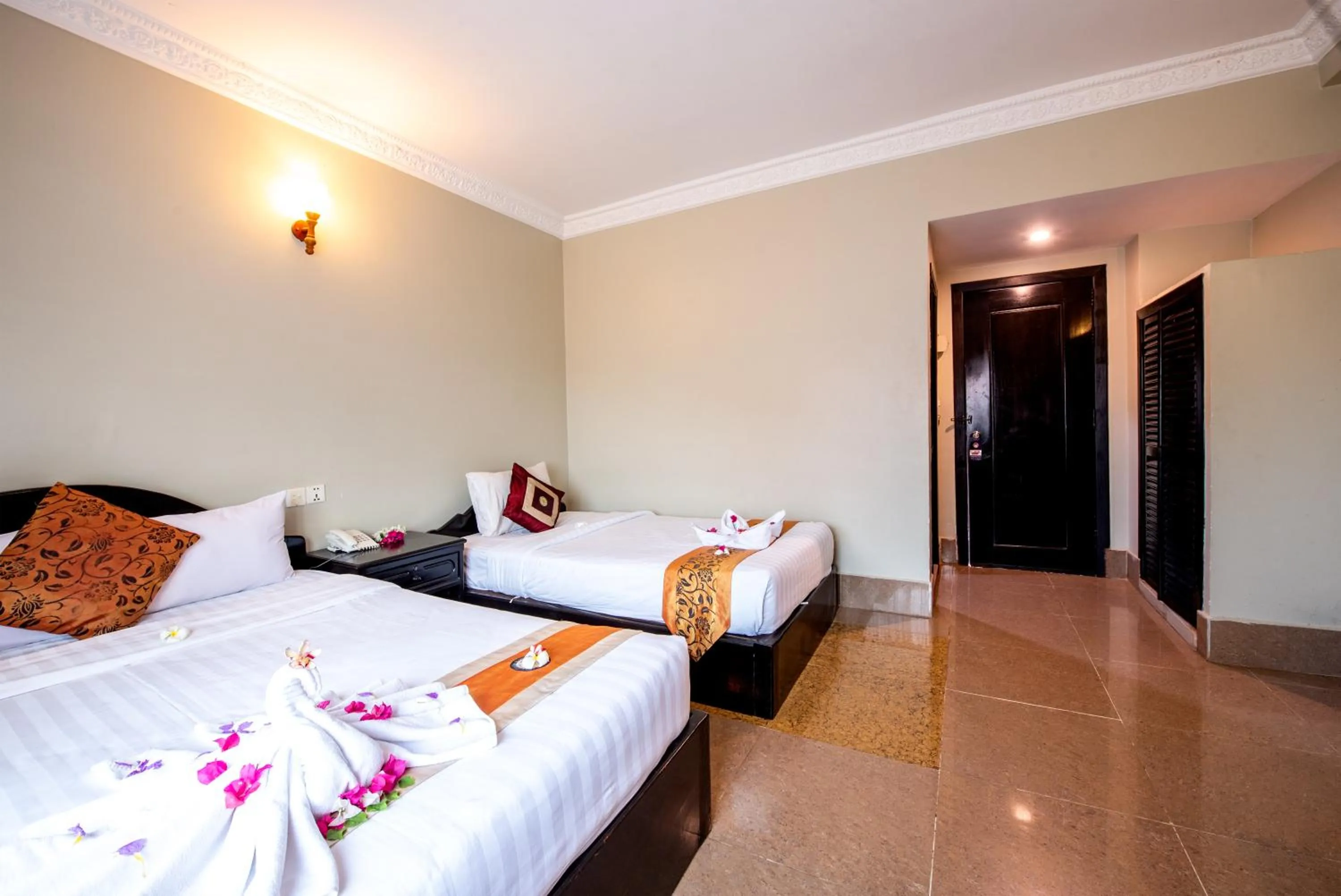 Living room, Bed in Central Night Hotel