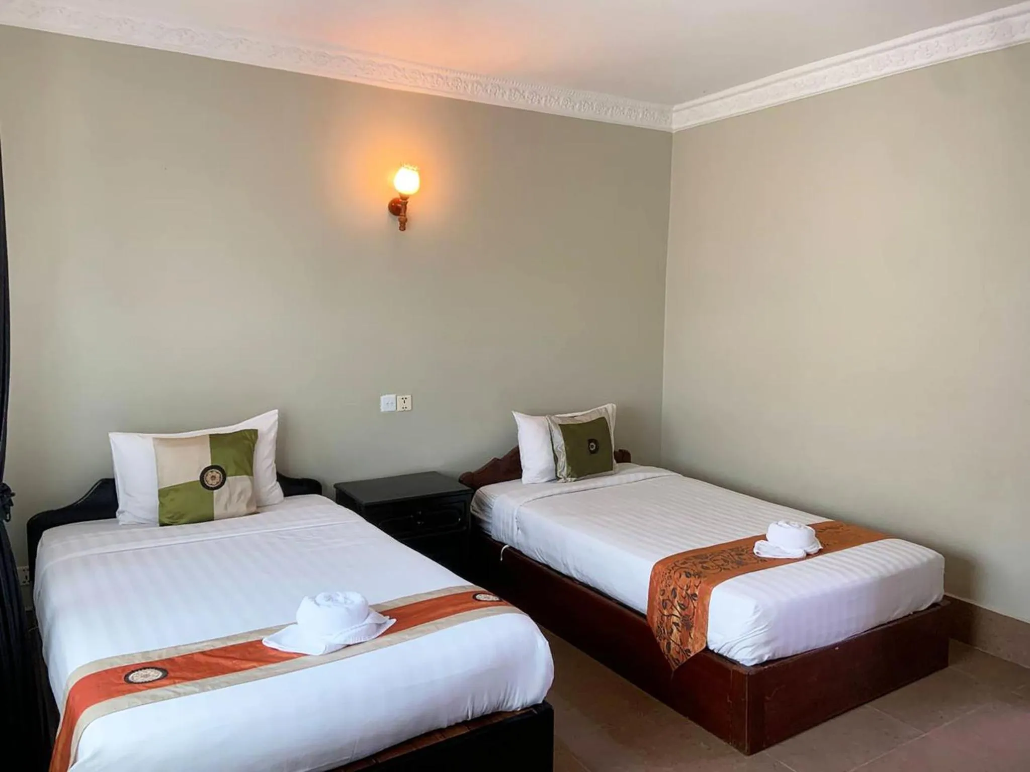 Property building, Bed in Central Night Hotel