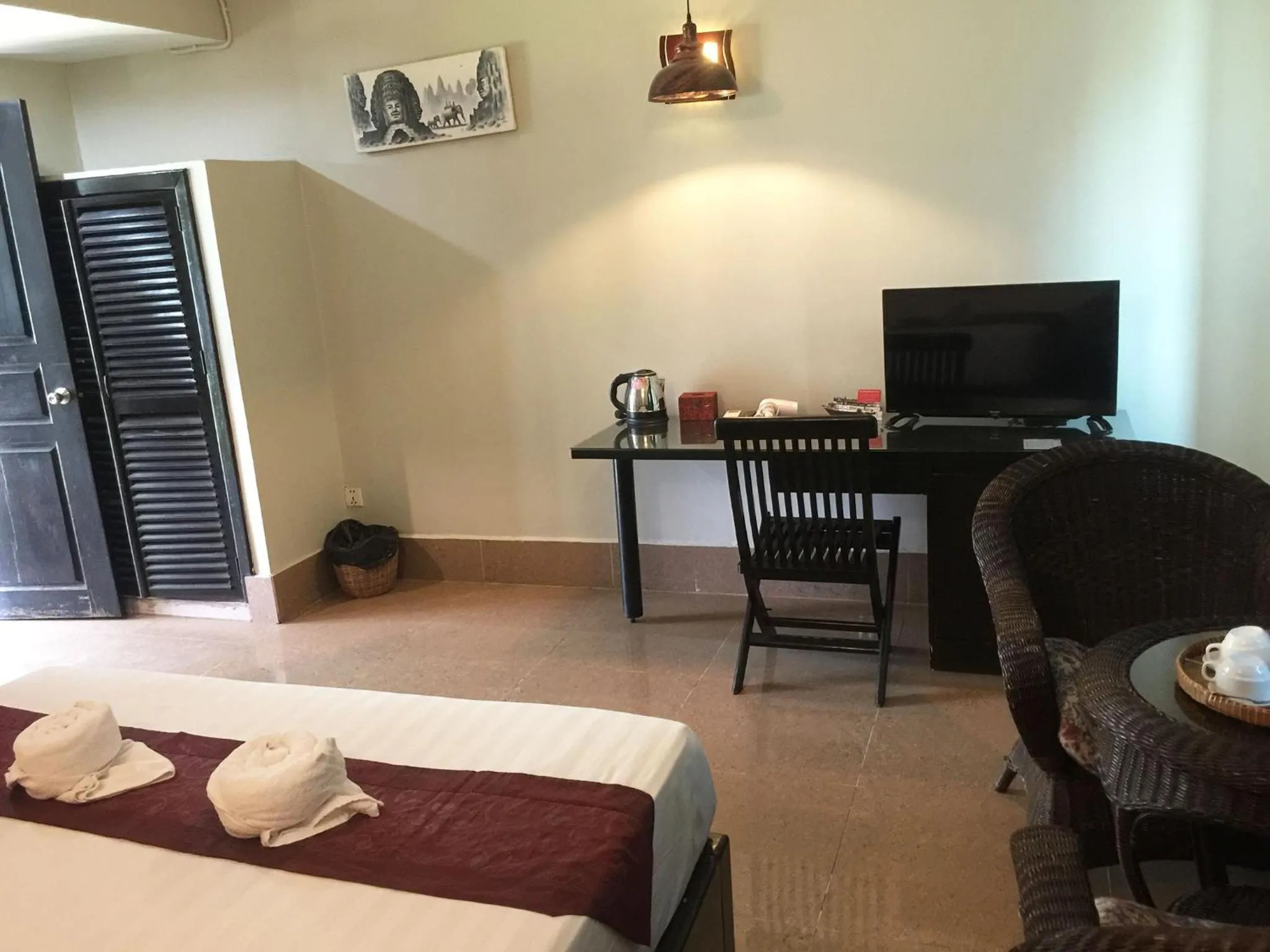 Property building, Bed in Central Night Hotel