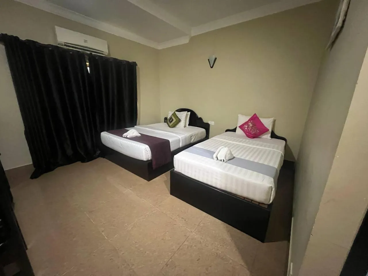 Floor plan, Bed in Central Night Hotel