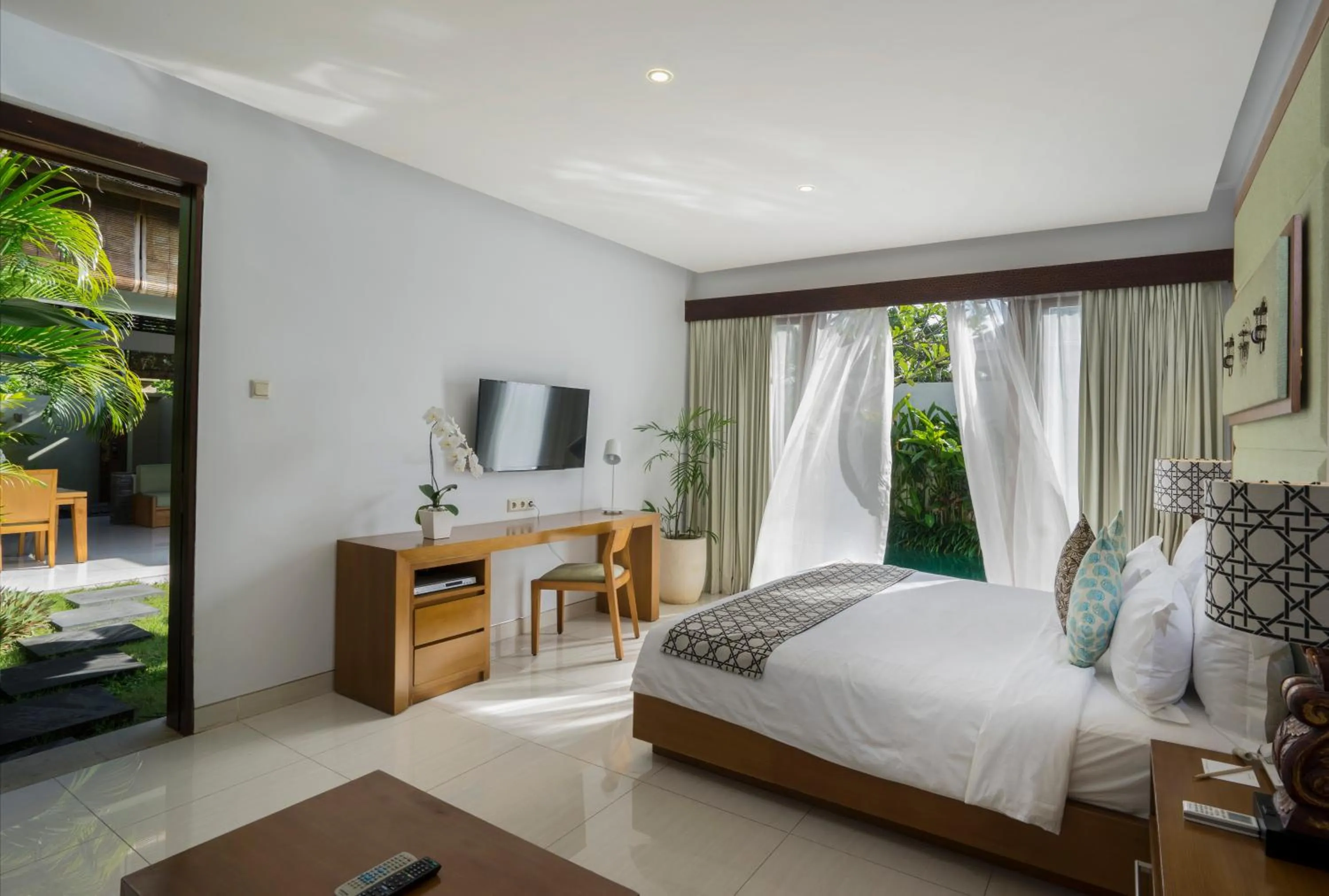 Photo of the whole room, Bed in Pradha Villas Seminyak