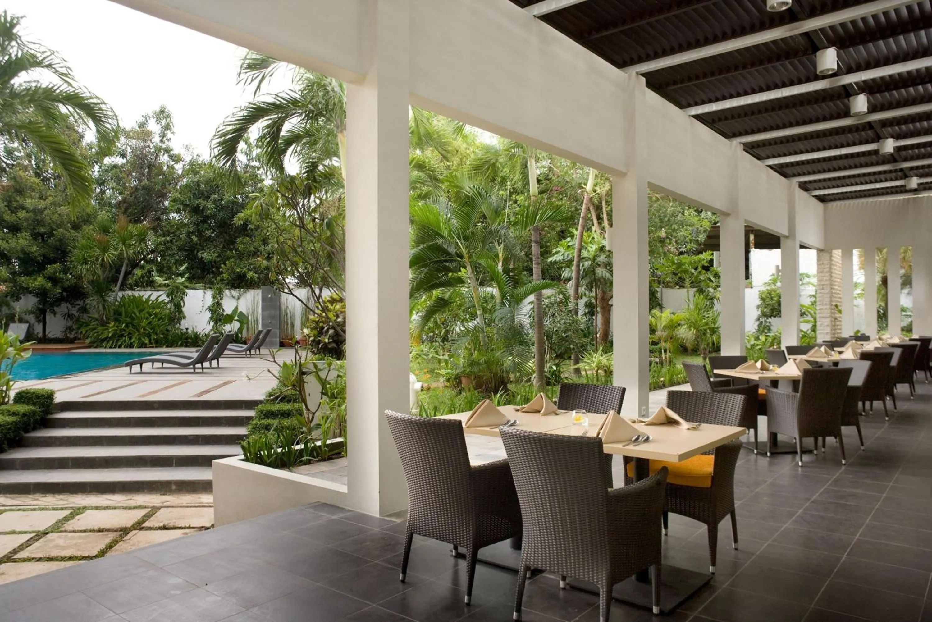Restaurant/places to eat in Hotel Santika Cirebon