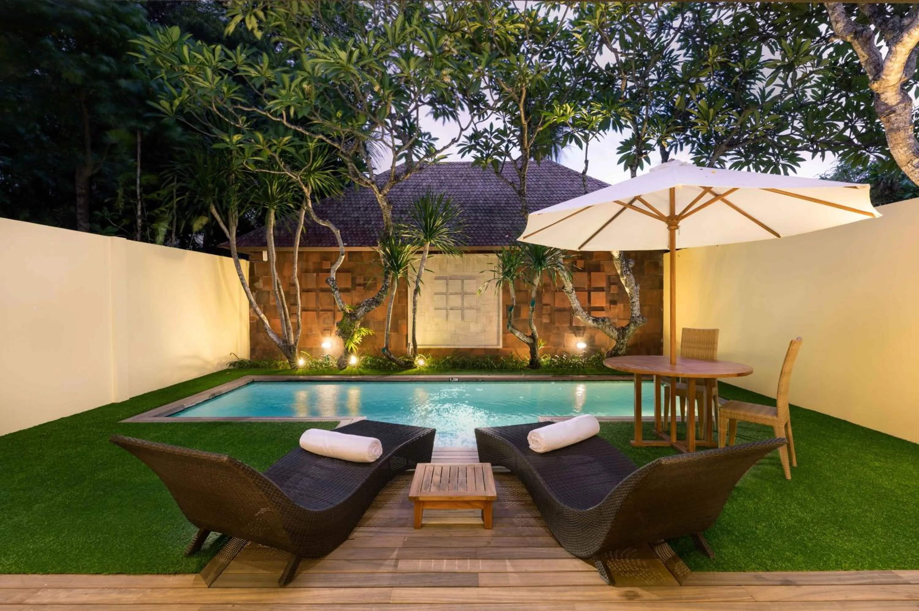 Swimming pool in Downtown Villas