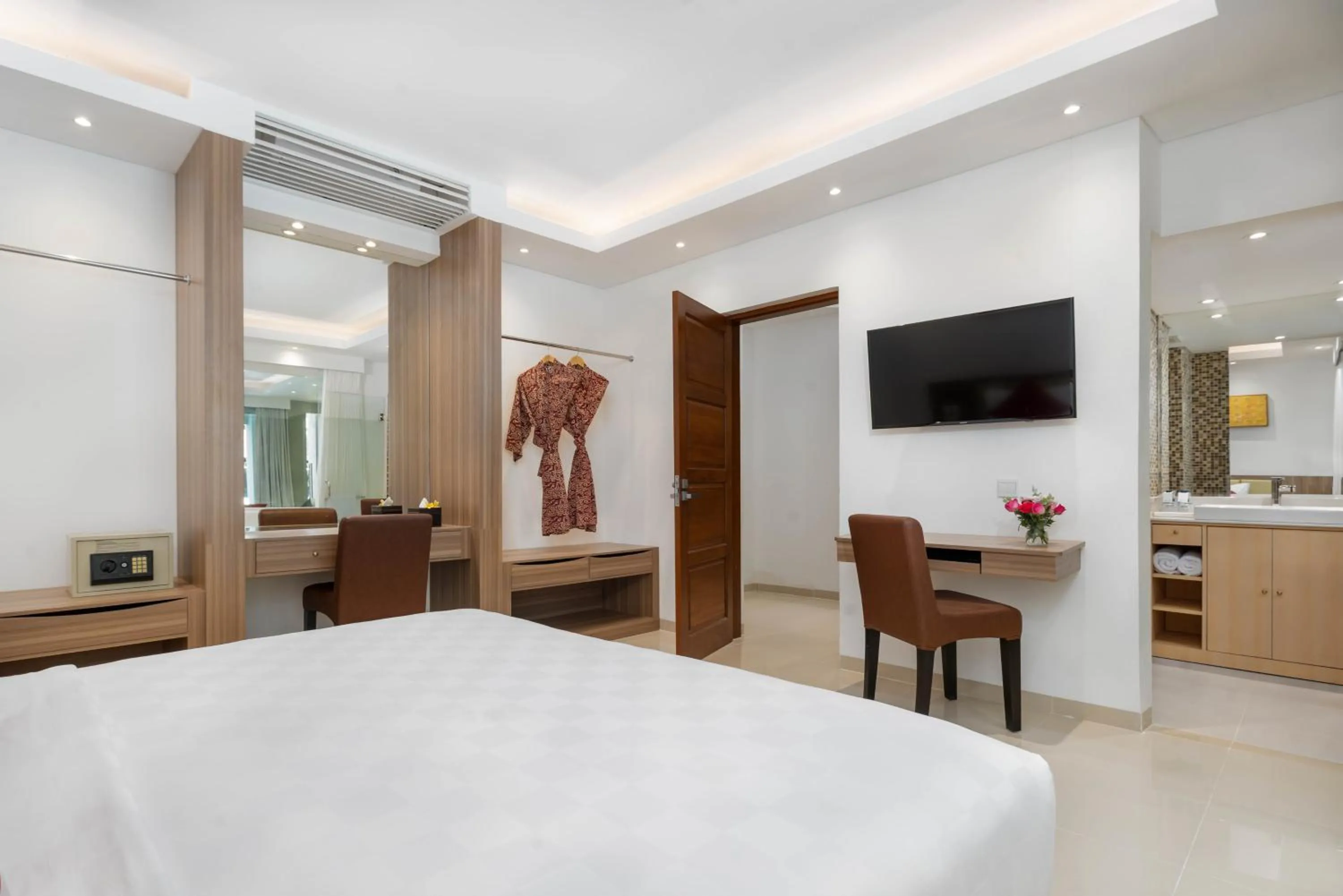 Bedroom, Bed in Downtown Villas