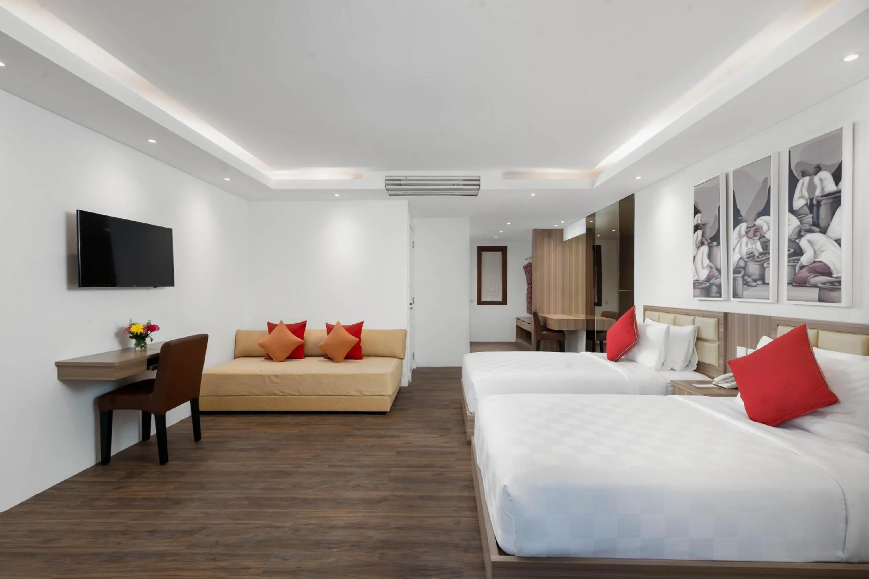 Bedroom, Bed in Downtown Villas