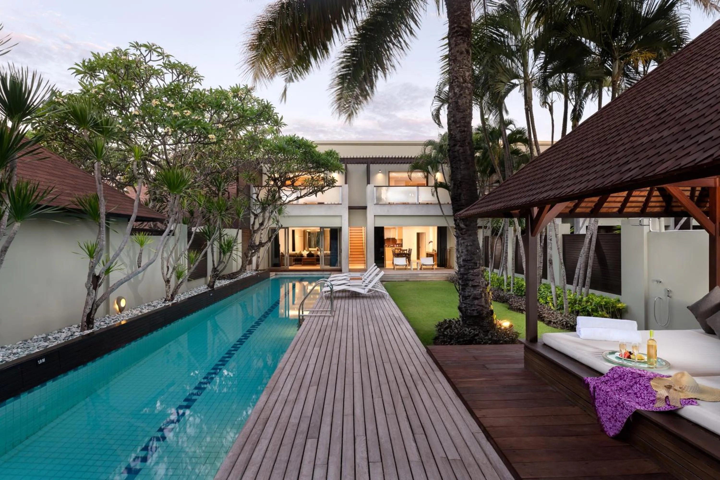 Property building in Downtown Villas