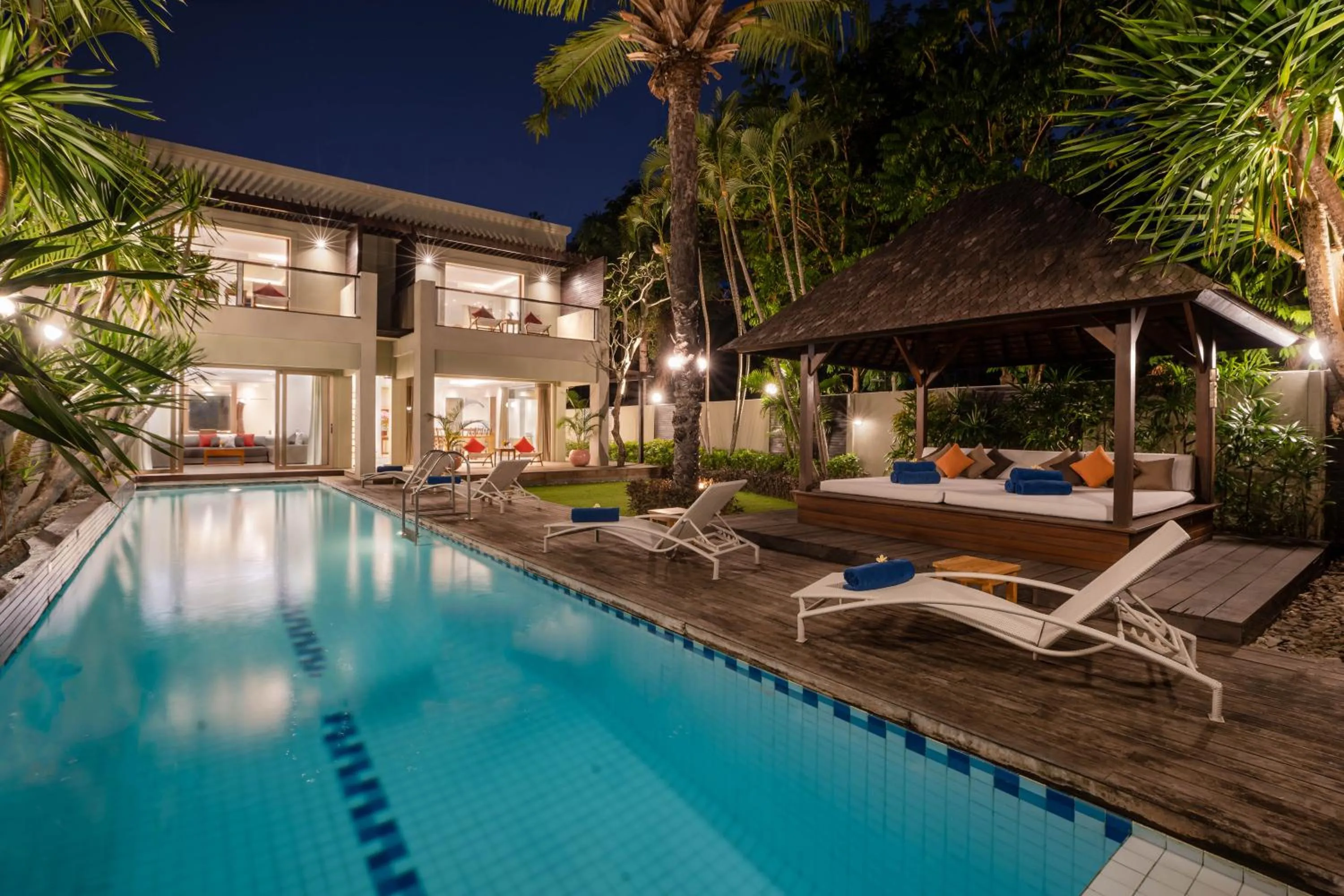 Swimming pool in Downtown Villas