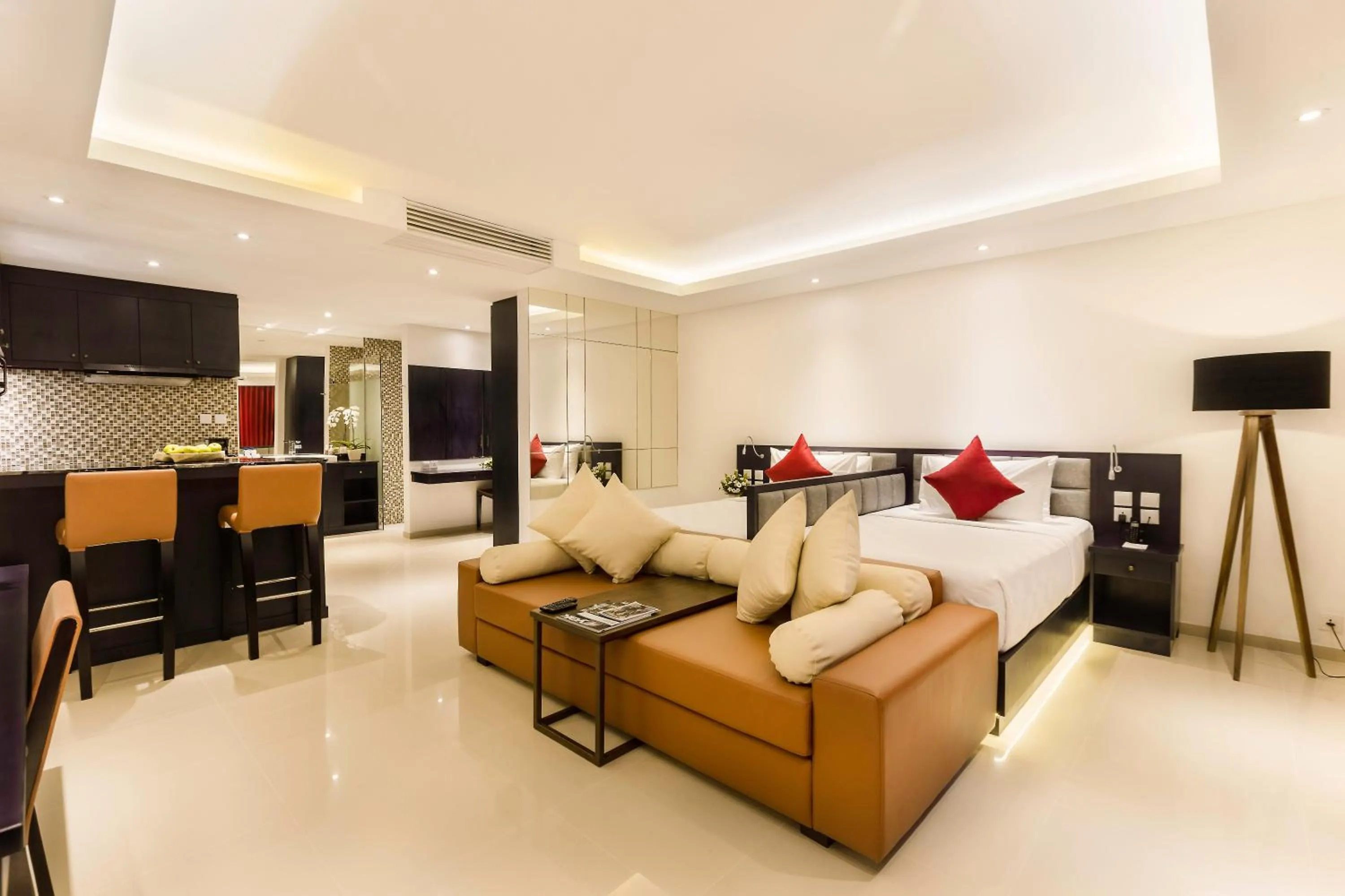 Bedroom, Bed in Downtown Villas