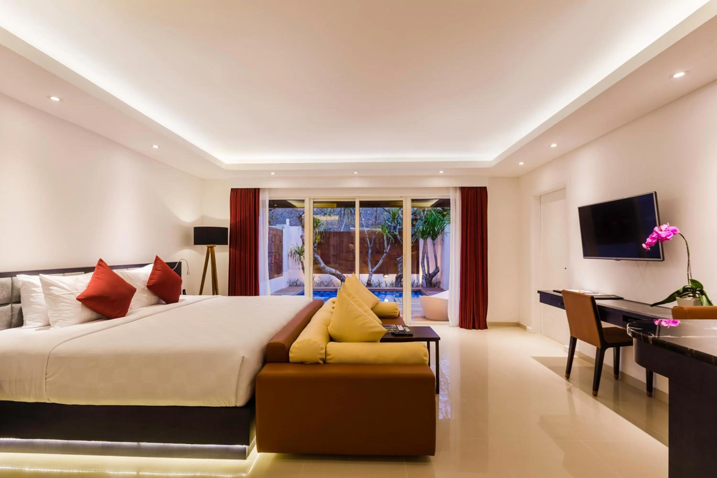 TV and multimedia, Bed in Downtown Villas