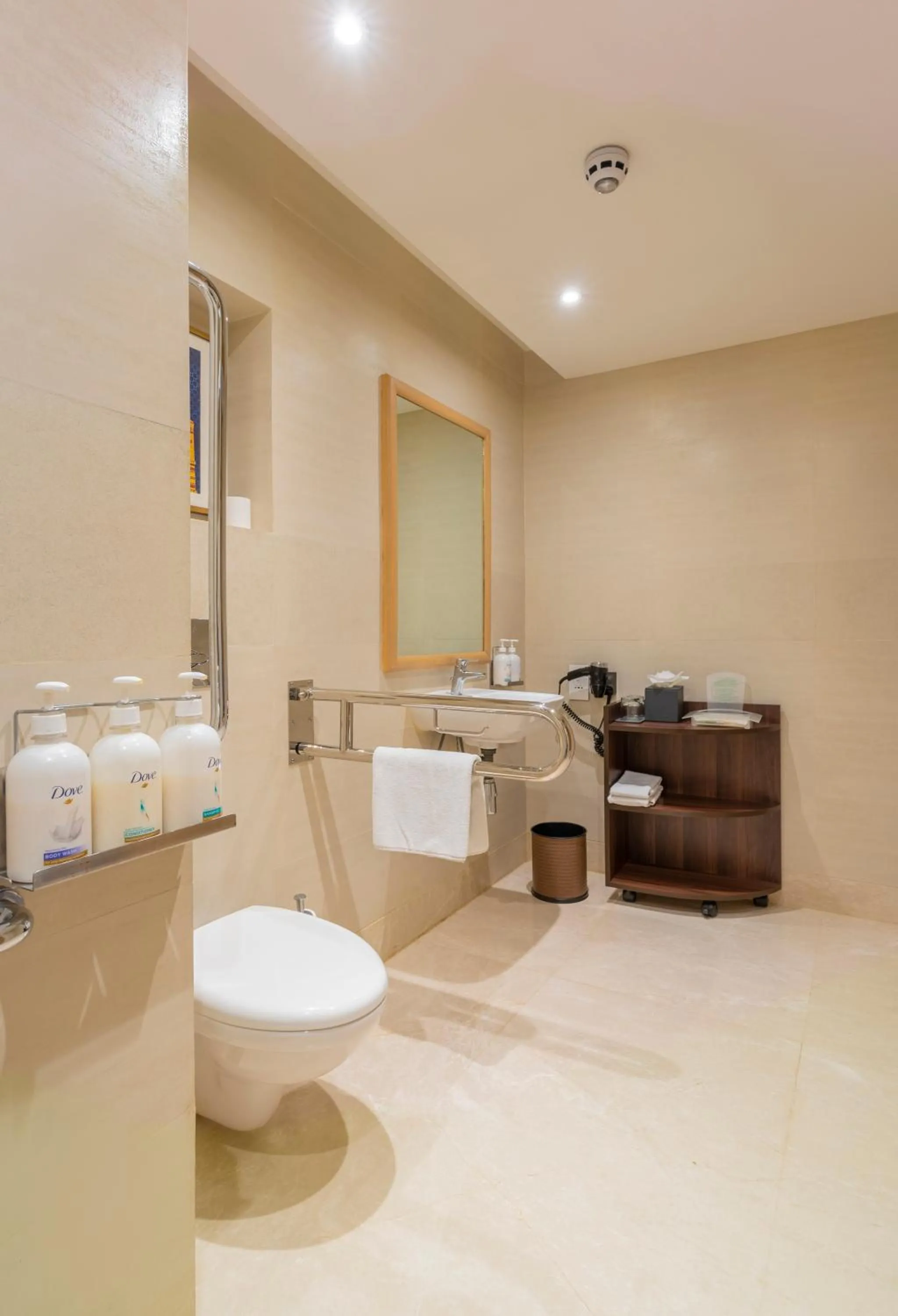 Bathroom in Holiday Inn Agra MG Road an IHG Hotel
