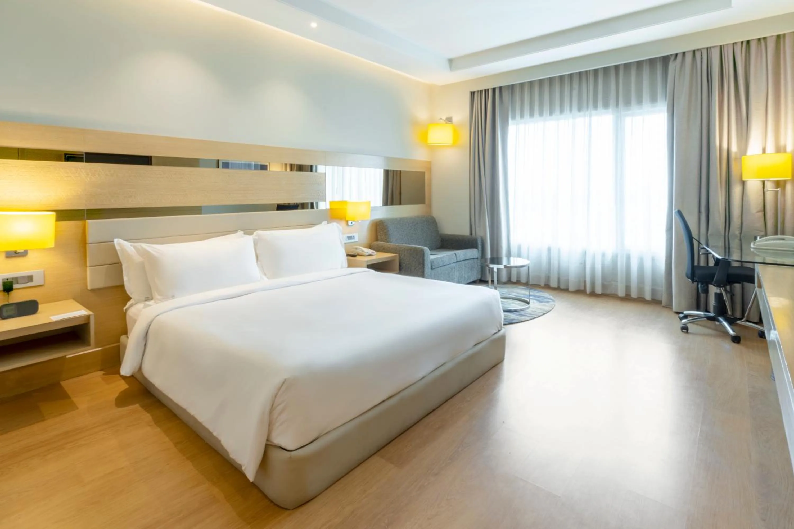 Bedroom, Bed in Holiday Inn Agra MG Road an IHG Hotel