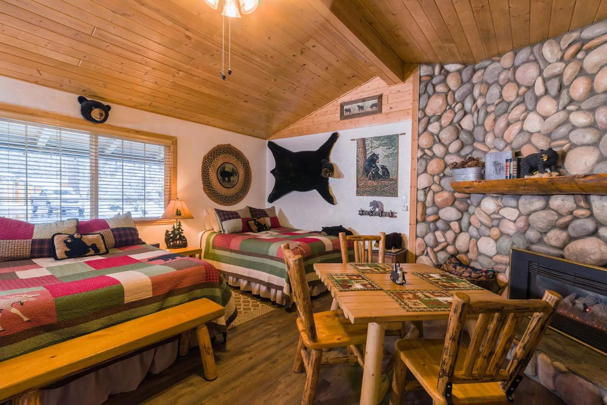 Family Room with Two Queen Beds - The Bears Den in Fireside Lodge