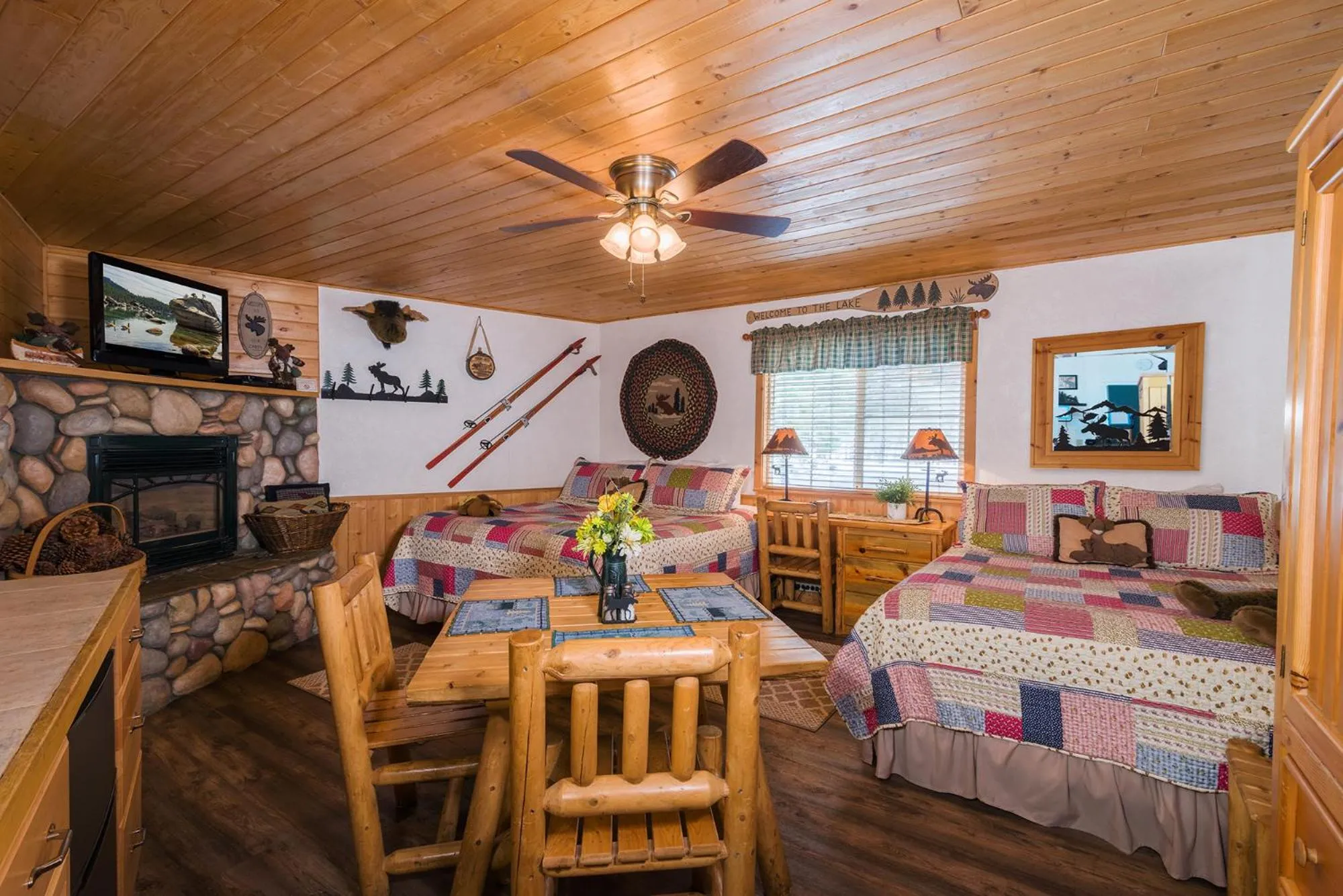 Family Room with King and Queen Bed  - The Moose Lodge in Fireside Lodge