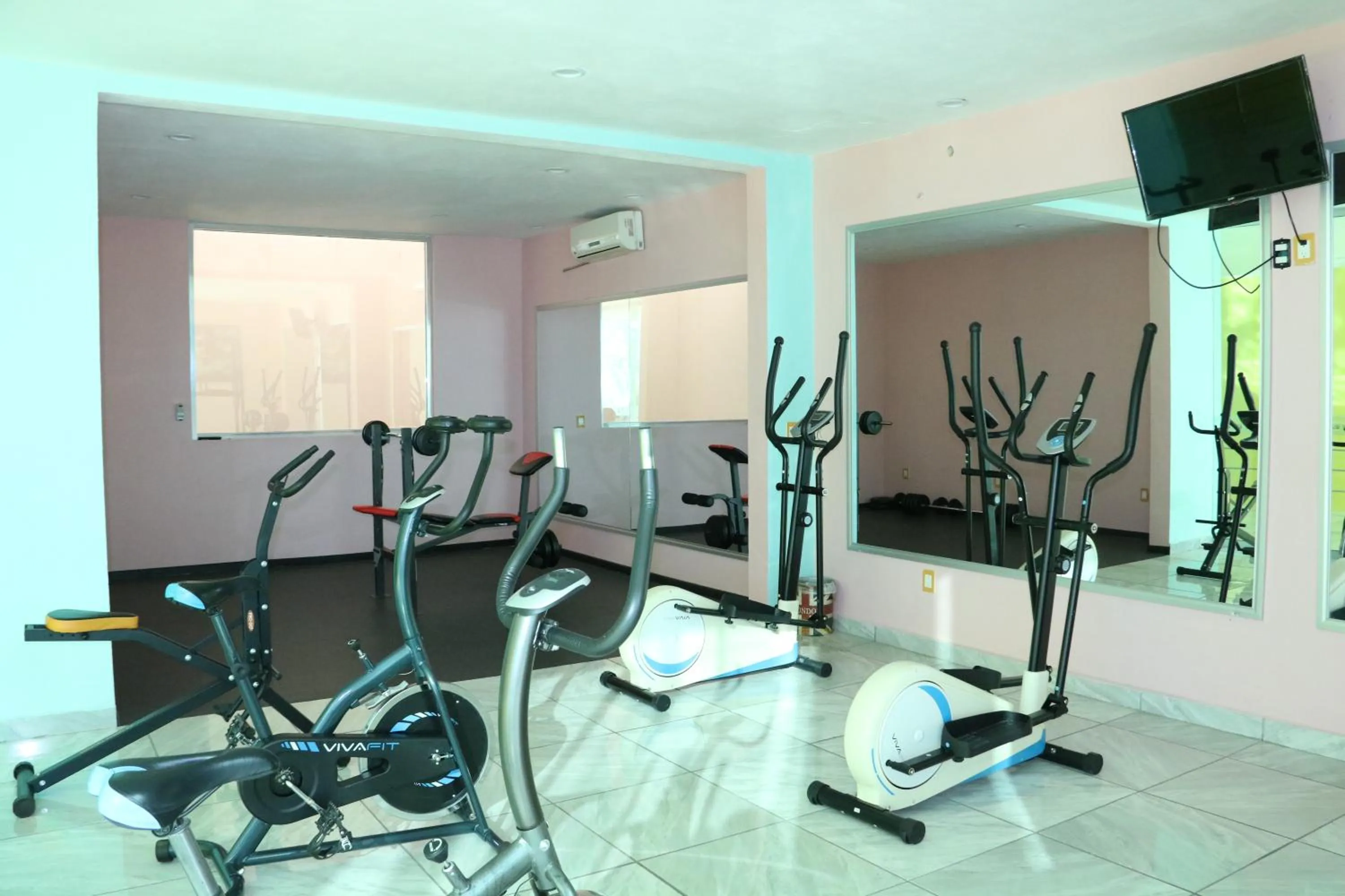 Fitness centre/facilities in Miami Inn