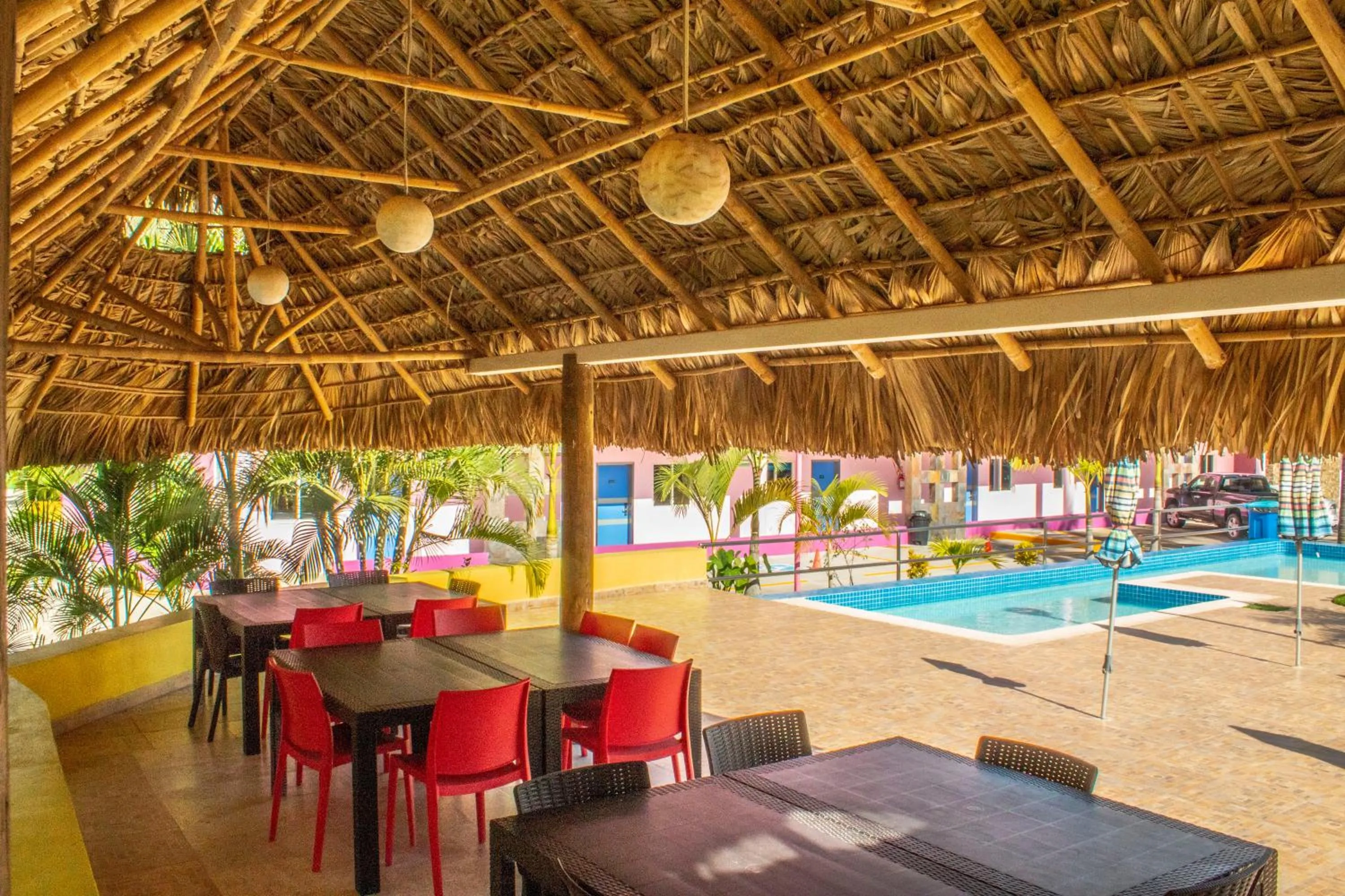 Restaurant/places to eat in Miami Inn