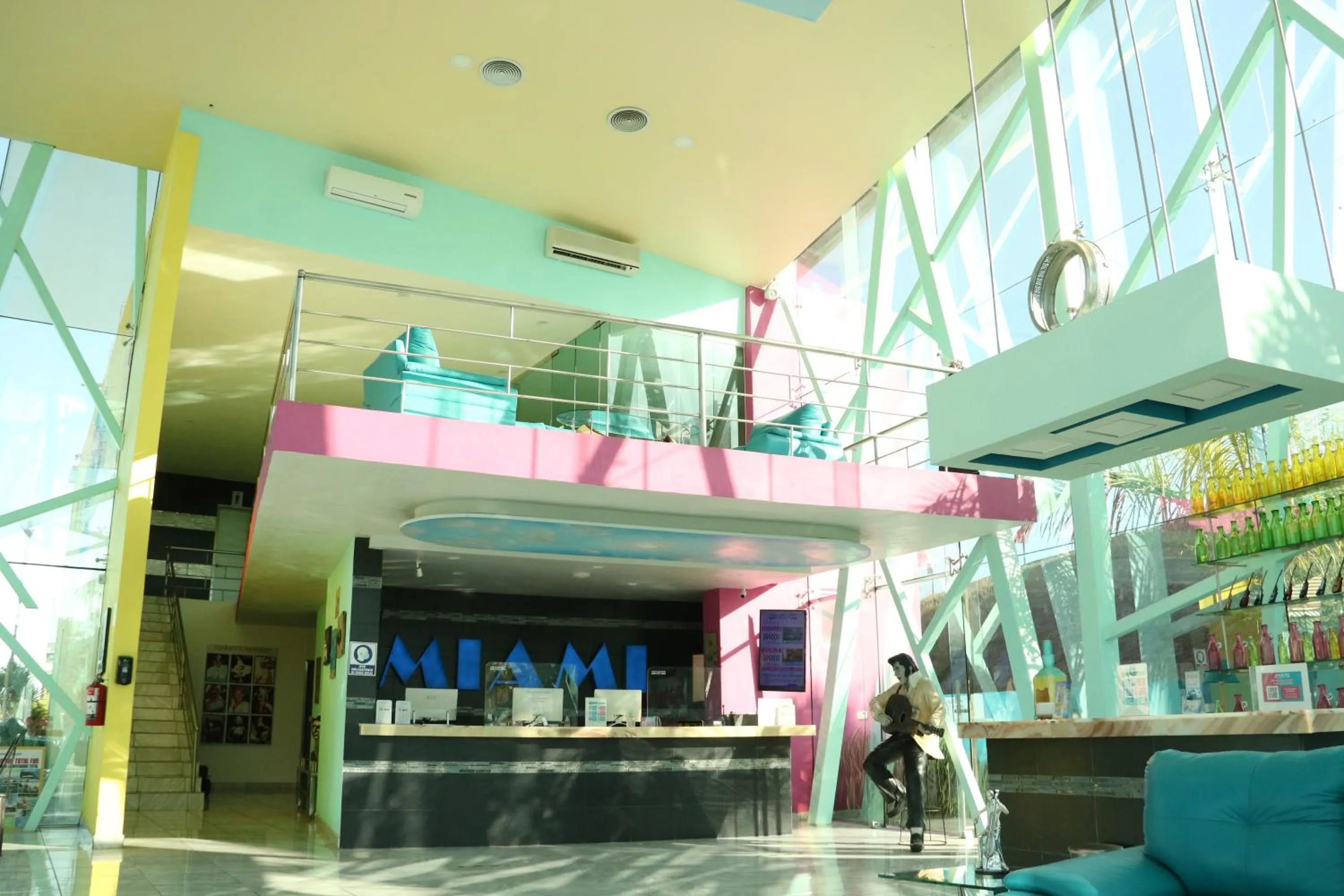 Lobby or reception in Miami Inn