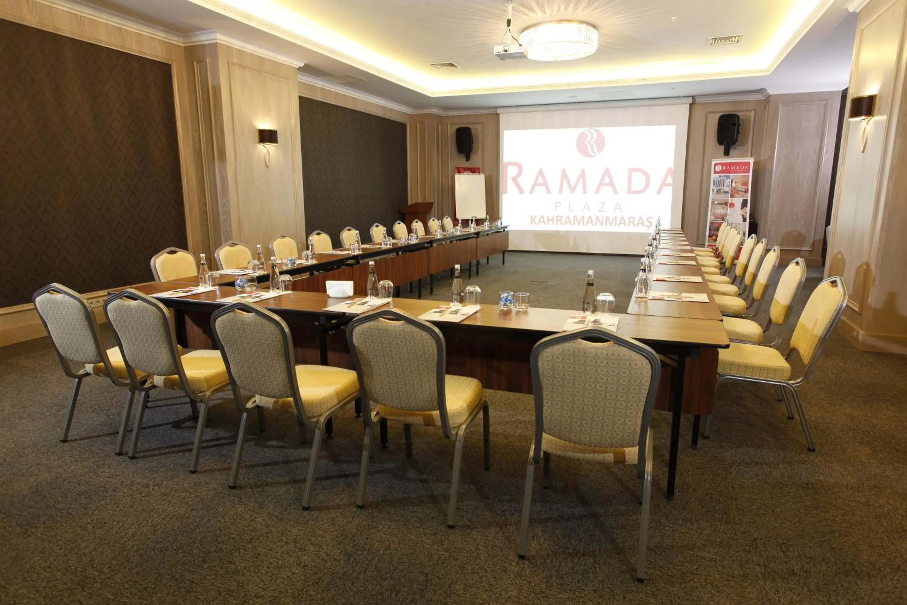 Meeting/conference room in Ramada Plaza By Wyndham Kahramanmaras