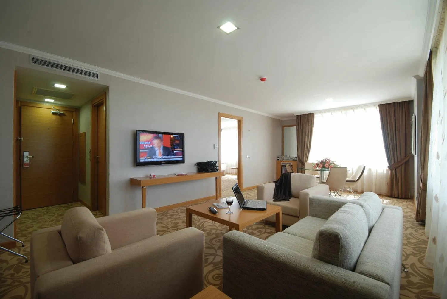 Living room in Ramada Plaza By Wyndham Kahramanmaras