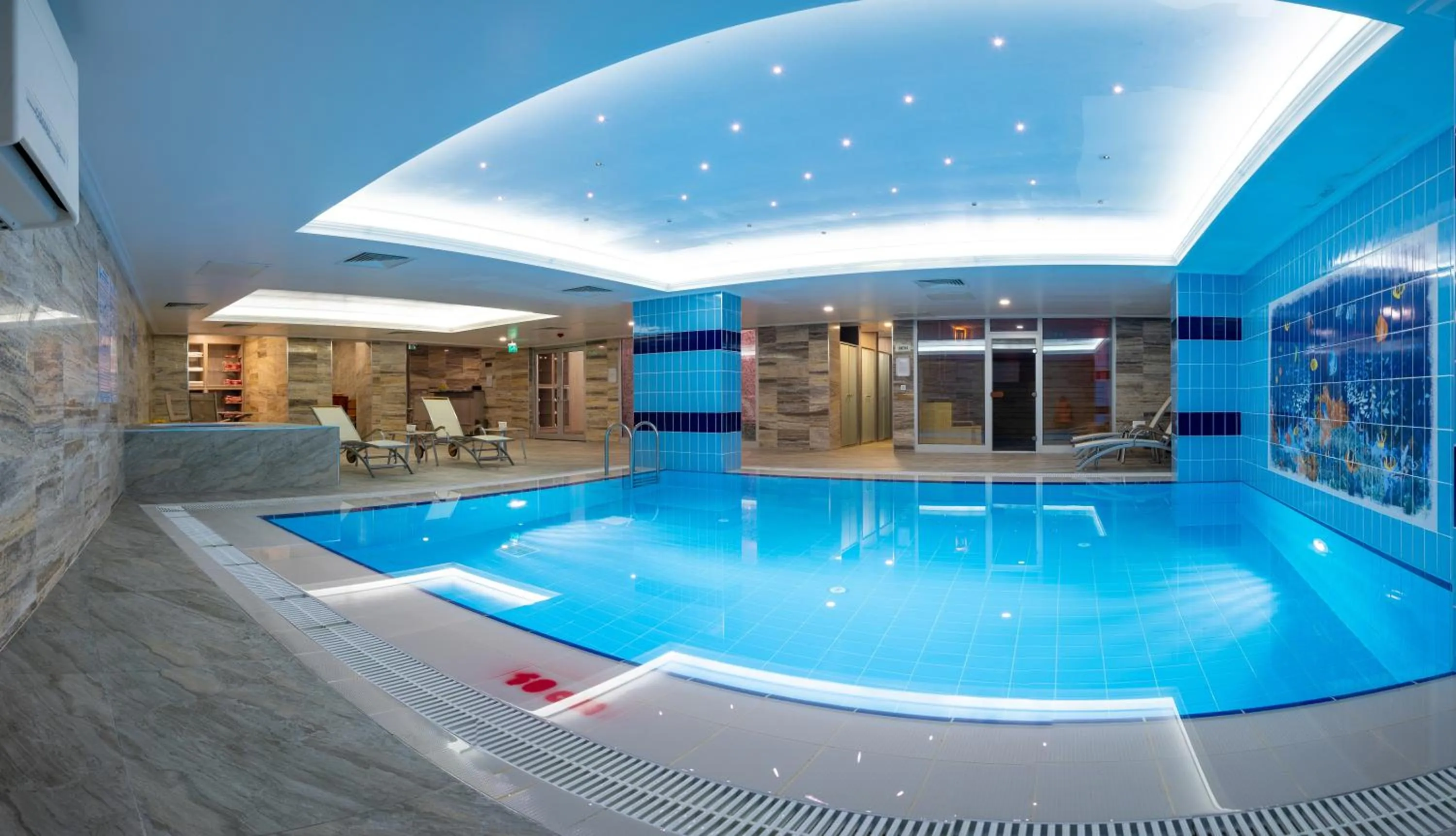 Swimming pool in Ramada Plaza By Wyndham Kahramanmaras