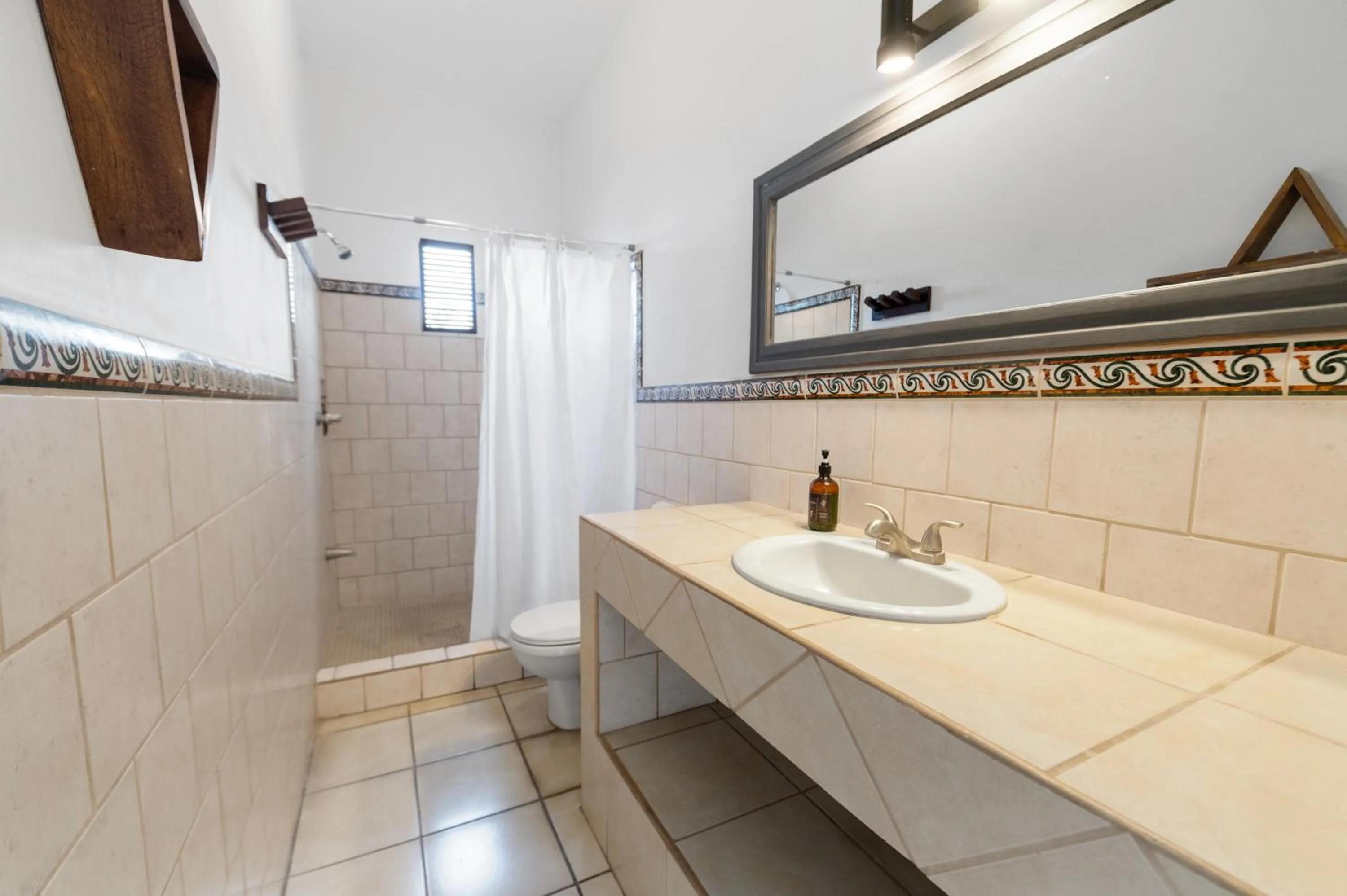 Bathroom in Socialtel Granada