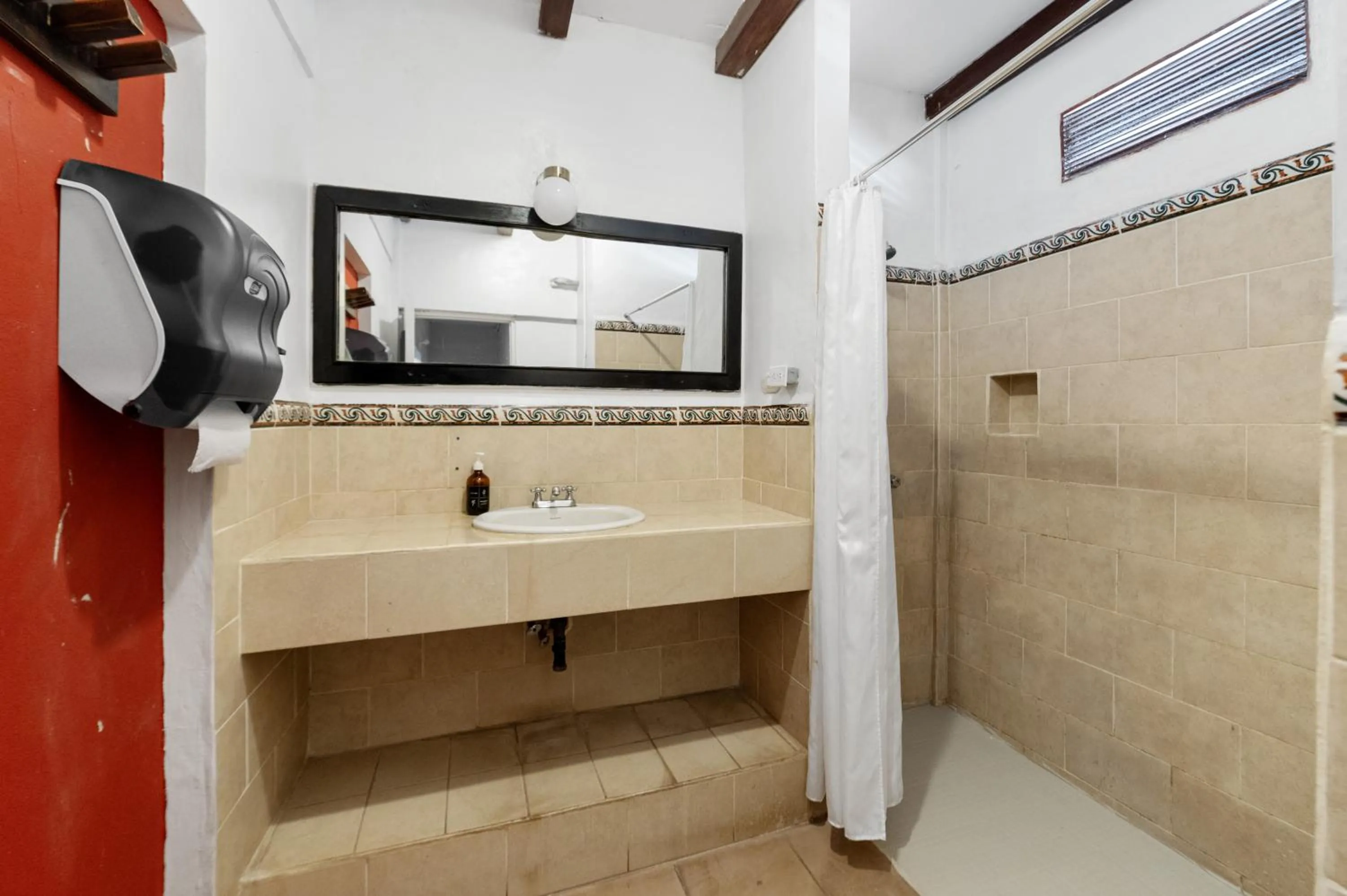 Bathroom in Socialtel Granada