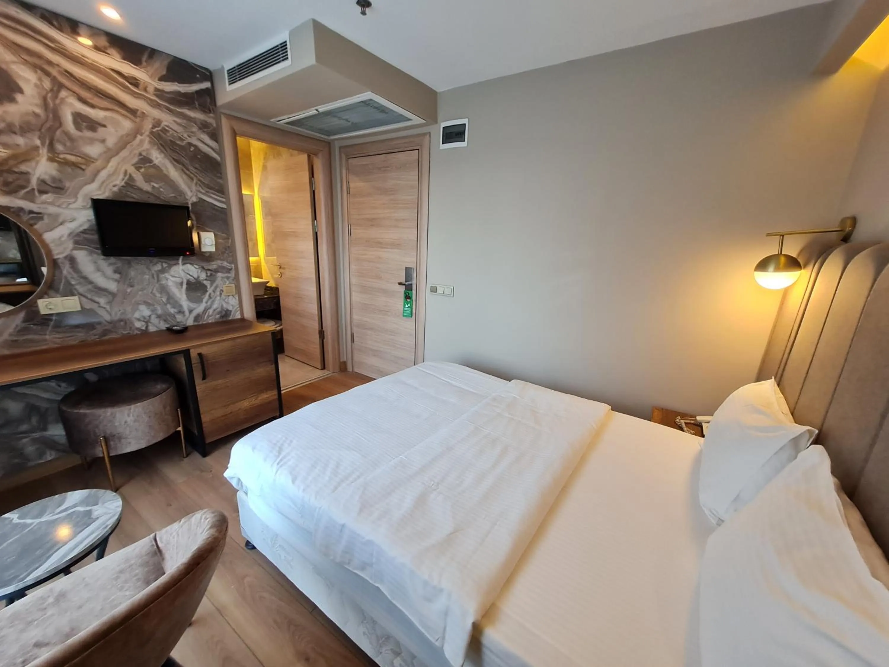Photo of the whole room, Bed in Air Boss Istanbul Airport and Fair Hotel