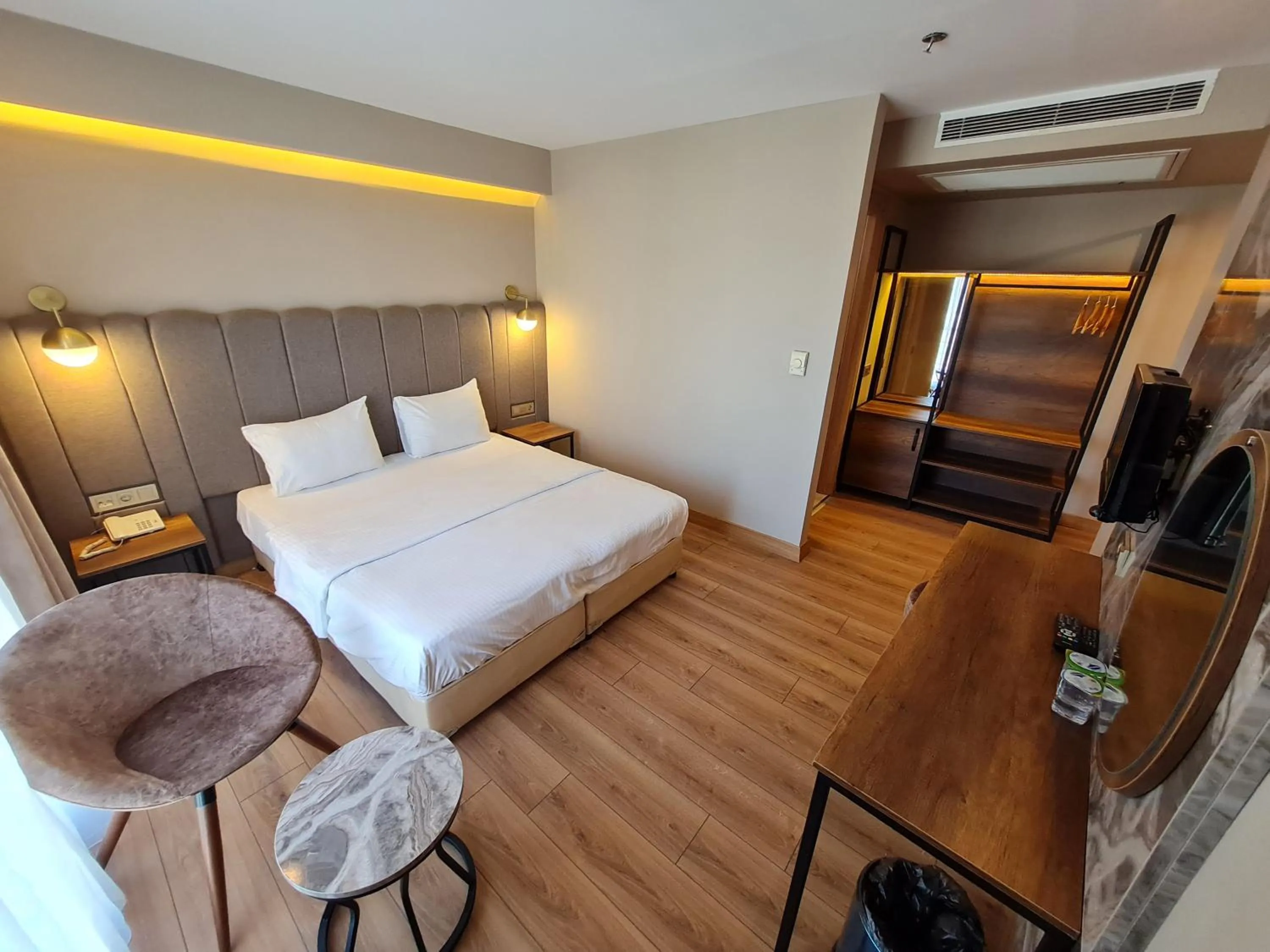 Photo of the whole room, Bed in Air Boss Istanbul Airport and Fair Hotel