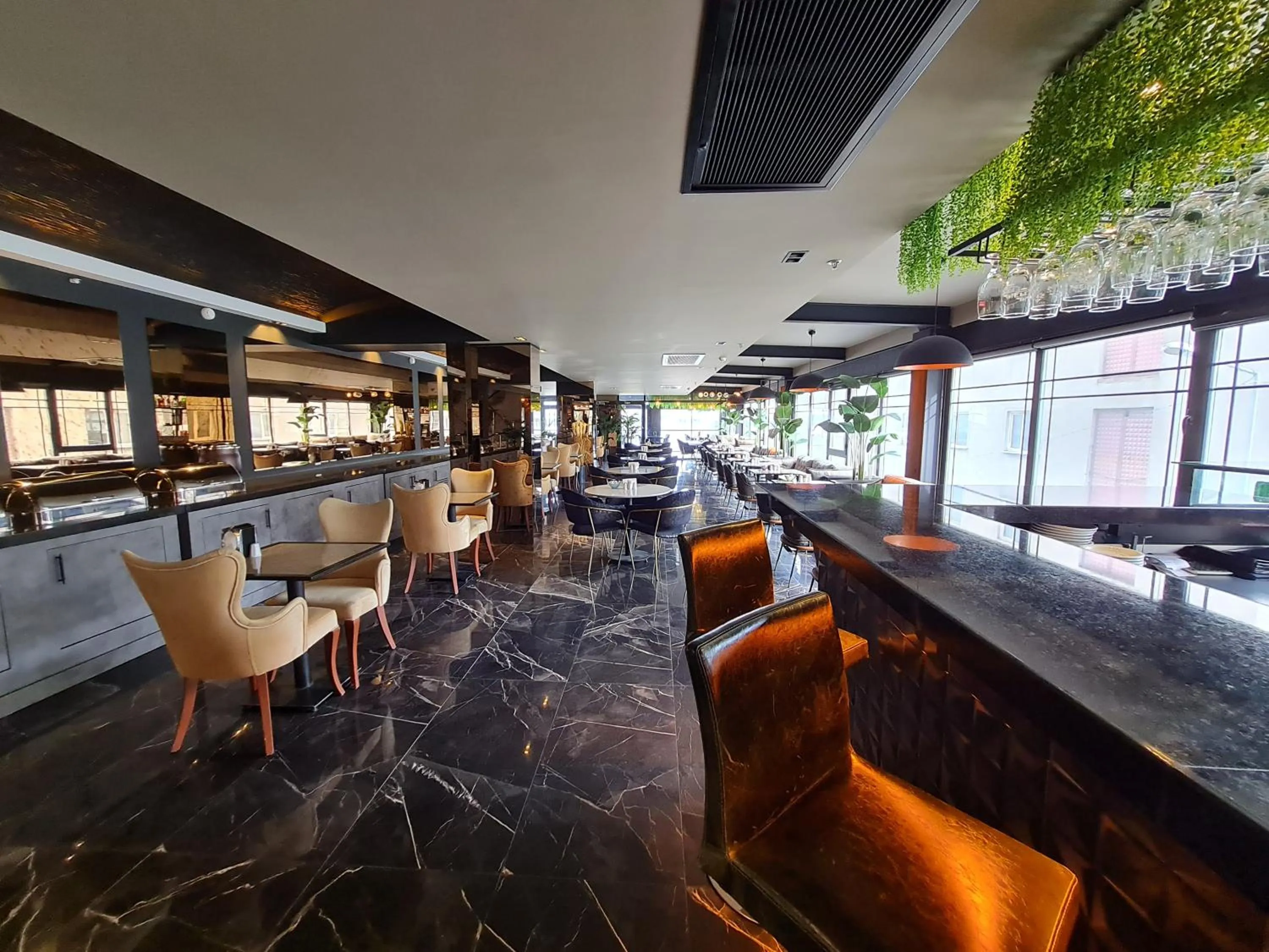 Restaurant/places to eat in Air Boss Istanbul Airport and Fair Hotel