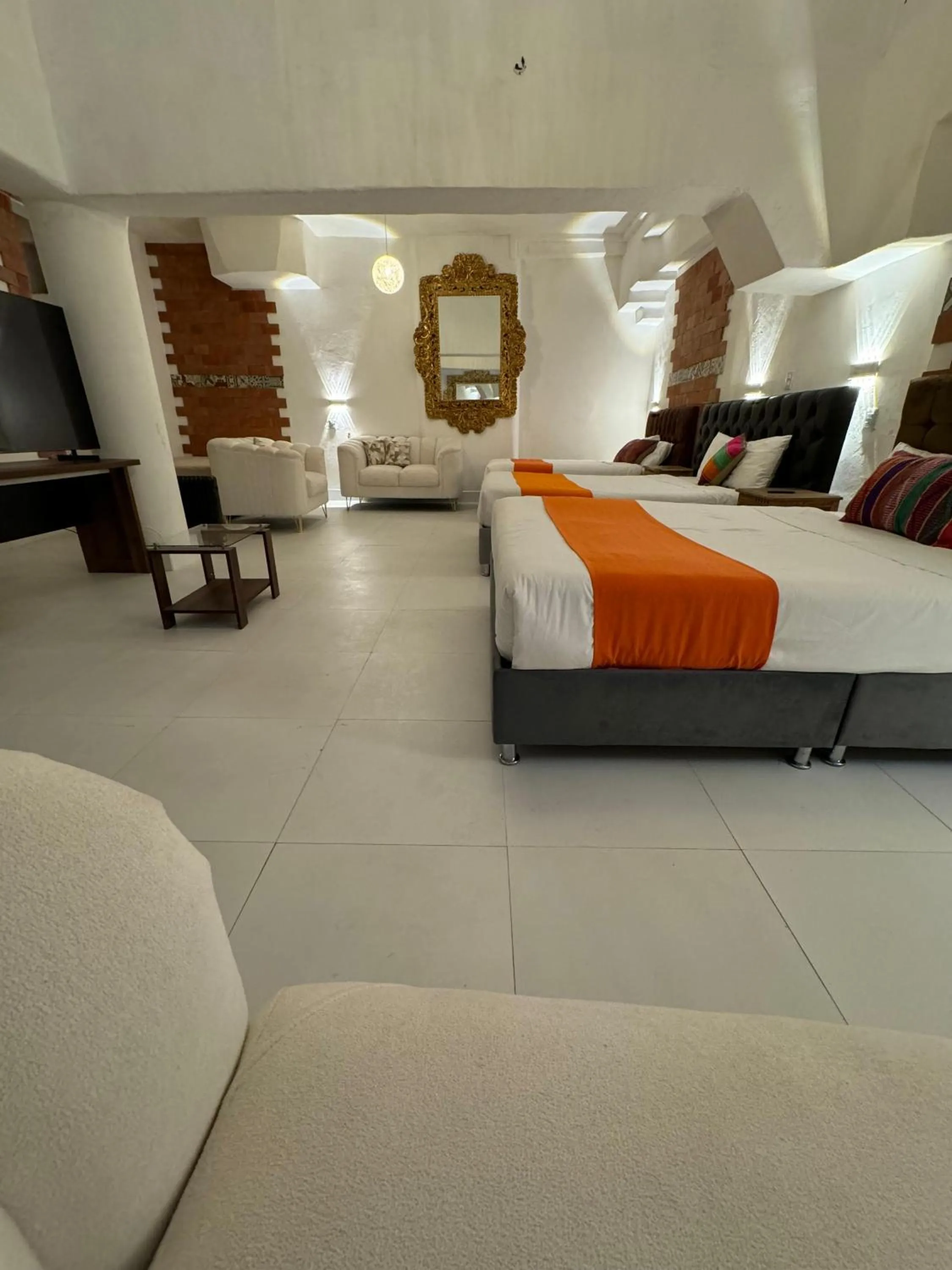 Photo of the whole room, Bed in Waman Qorikancha