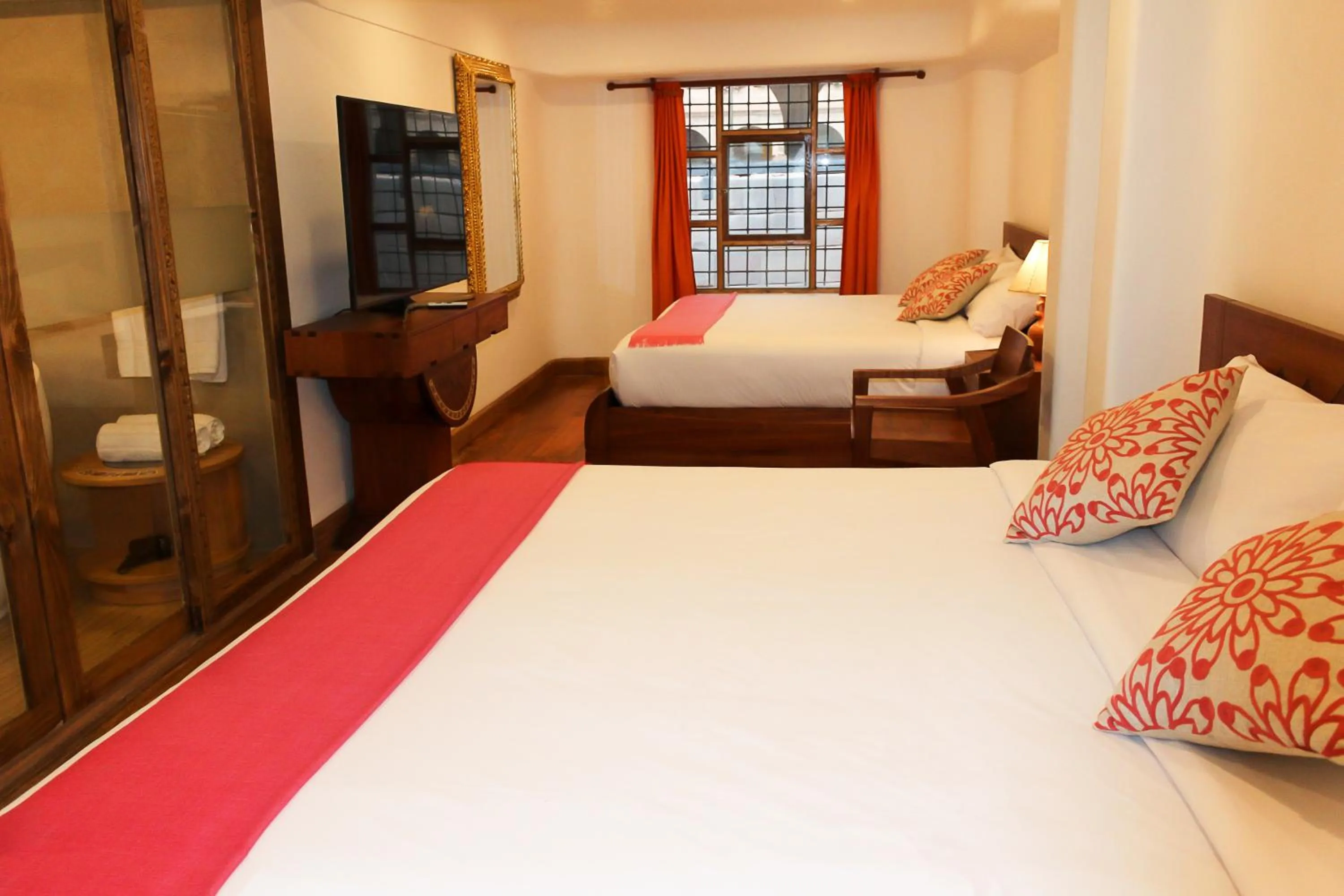 Photo of the whole room, Bed in Waman Qorikancha