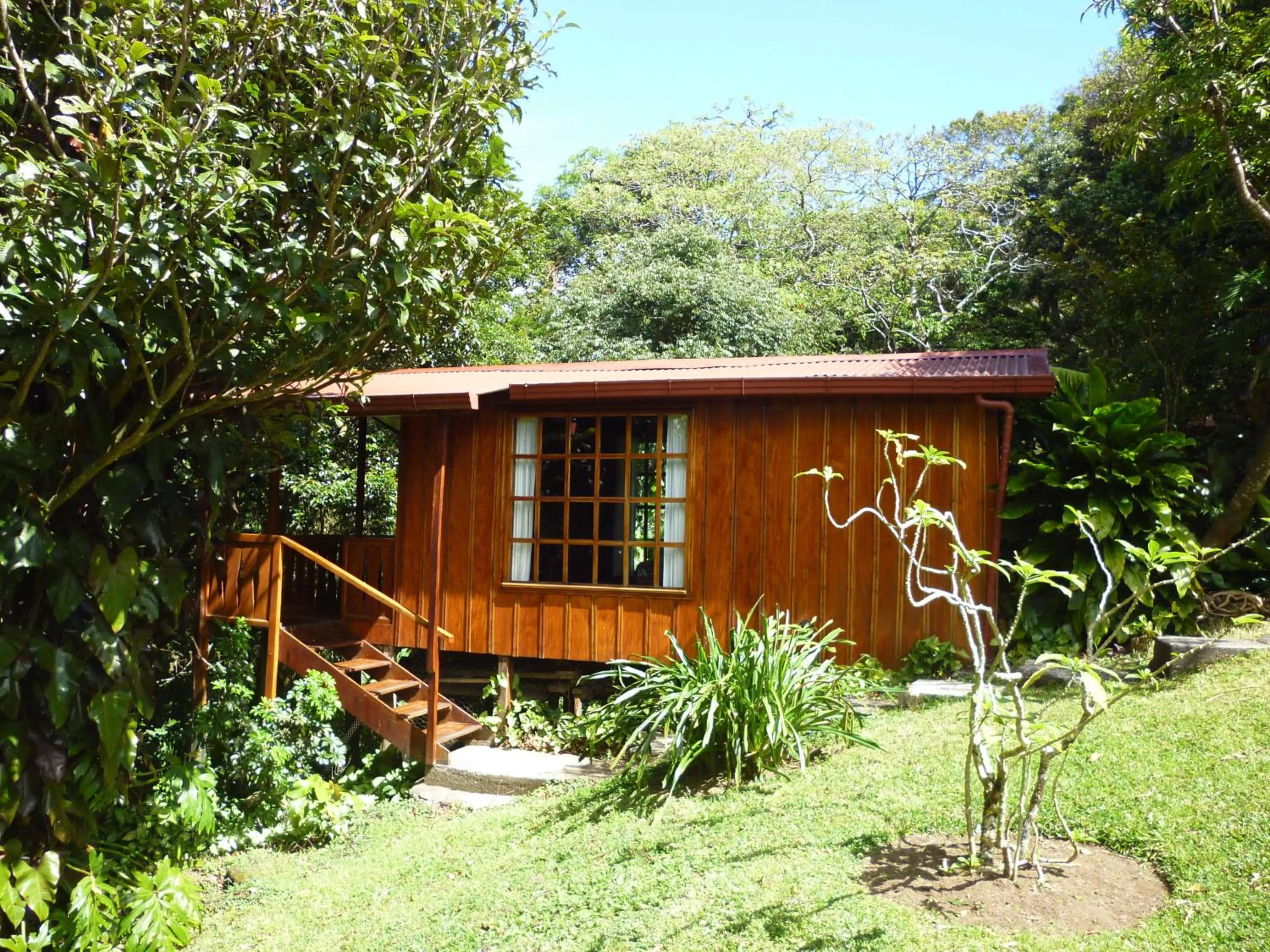 Stand-Alone Cabin #8 with one double bed - single occupancy in Arco Iris Lodge