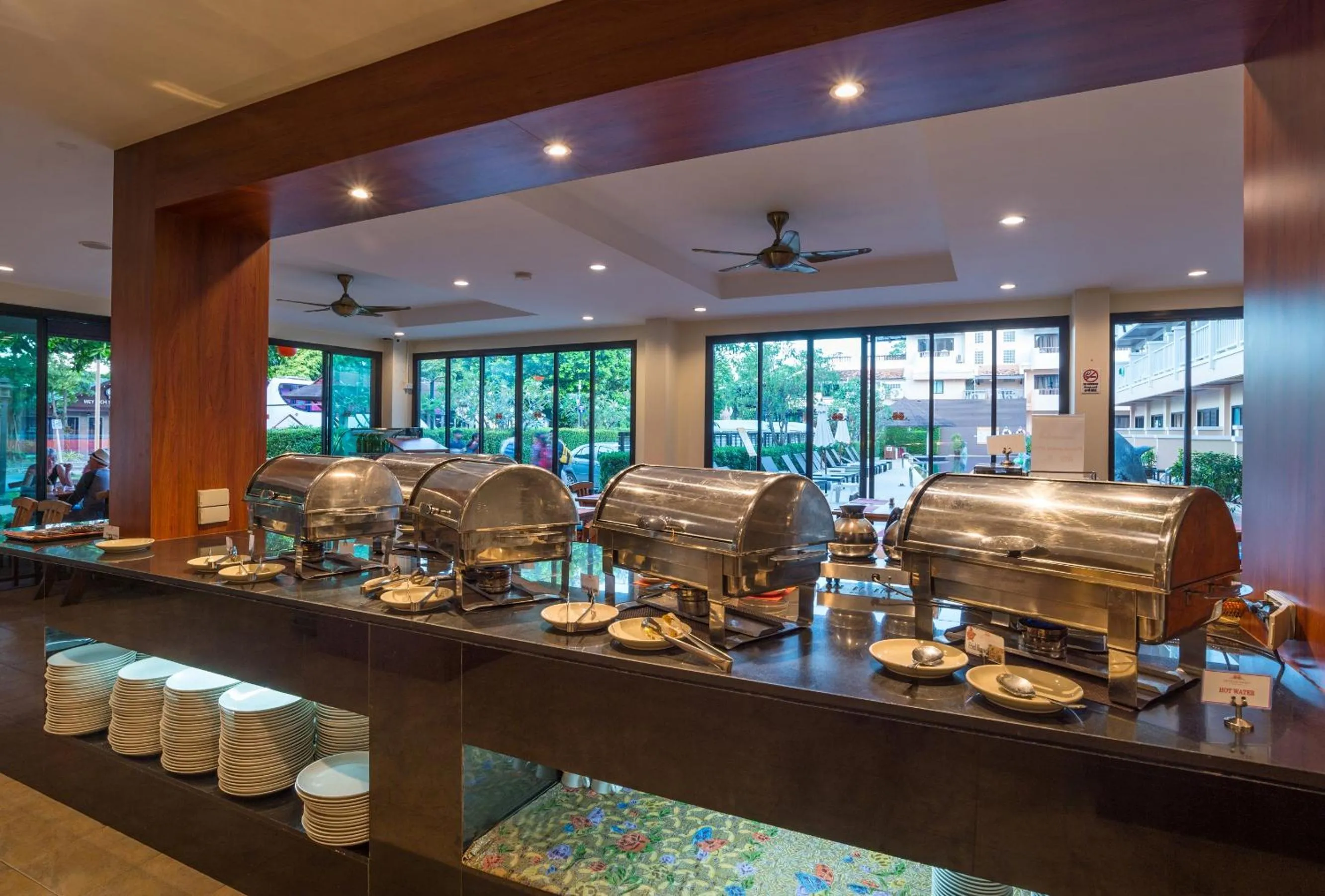 Food and drinks in Srisuksant Resort