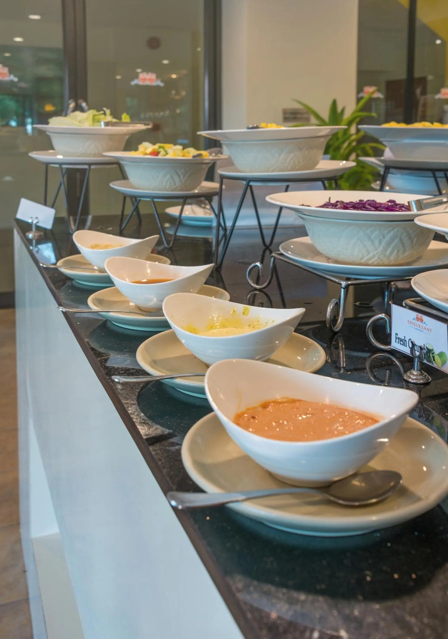 Food and drinks in Srisuksant Resort