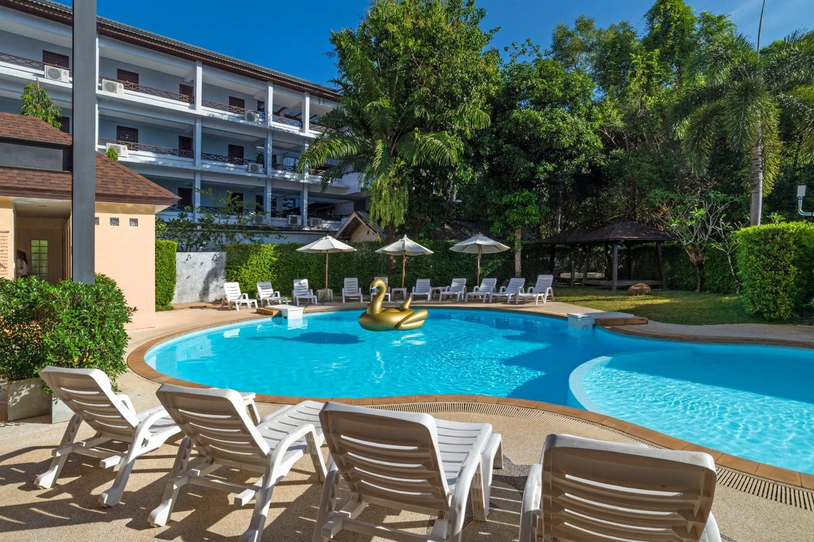 Swimming pool in Srisuksant Resort