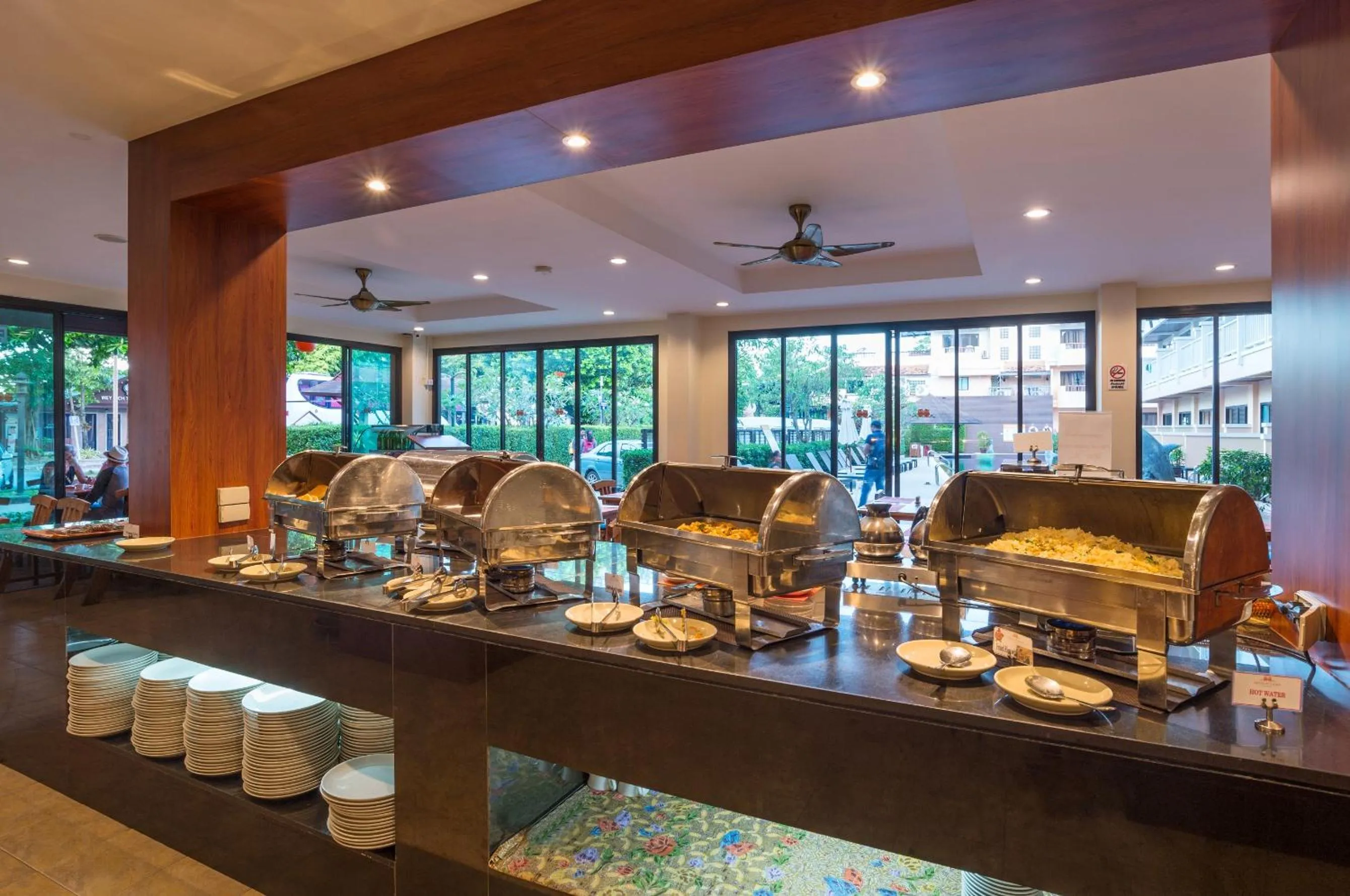 Food and drinks in Srisuksant Resort