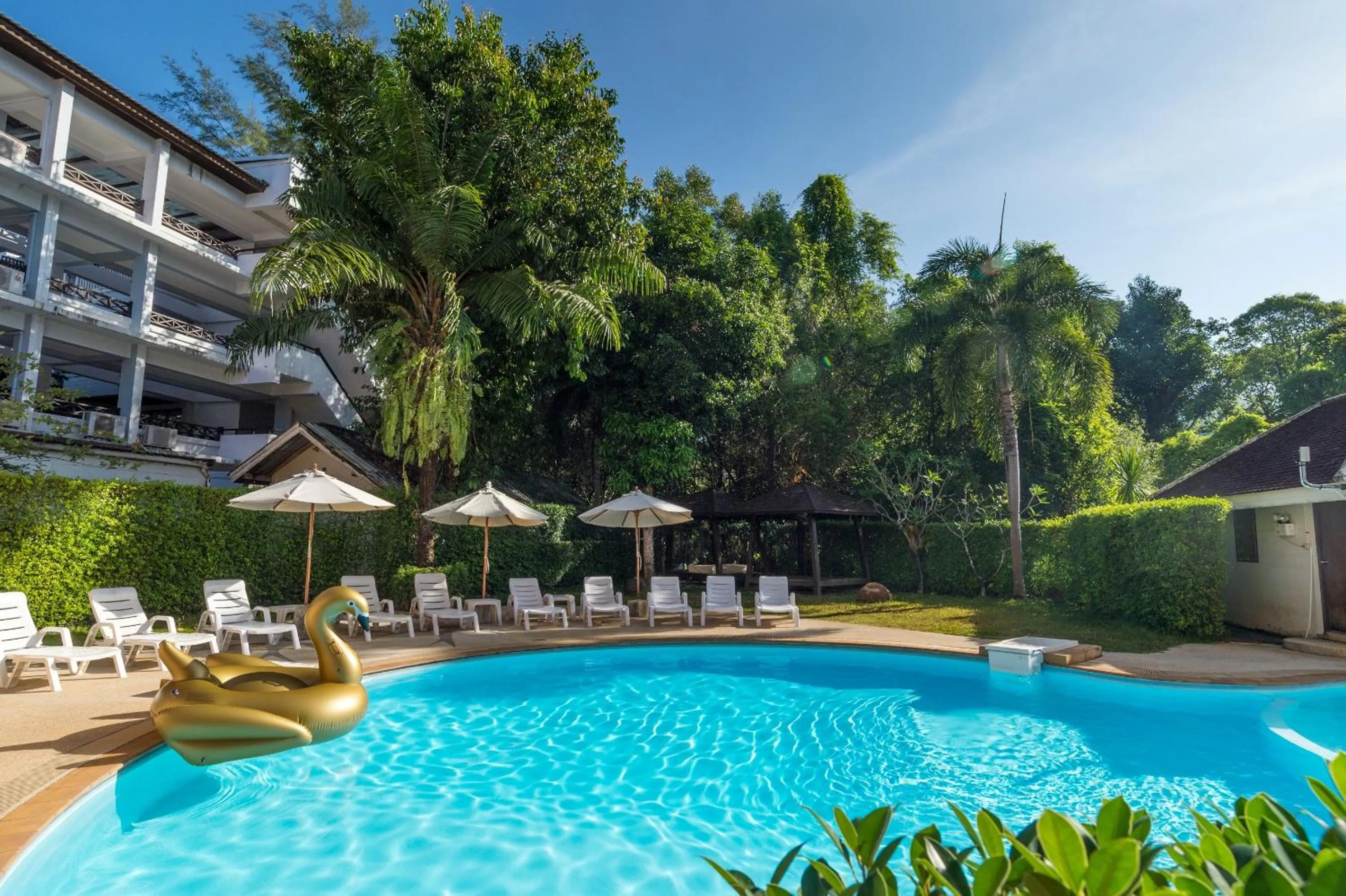 Swimming pool in Srisuksant Resort