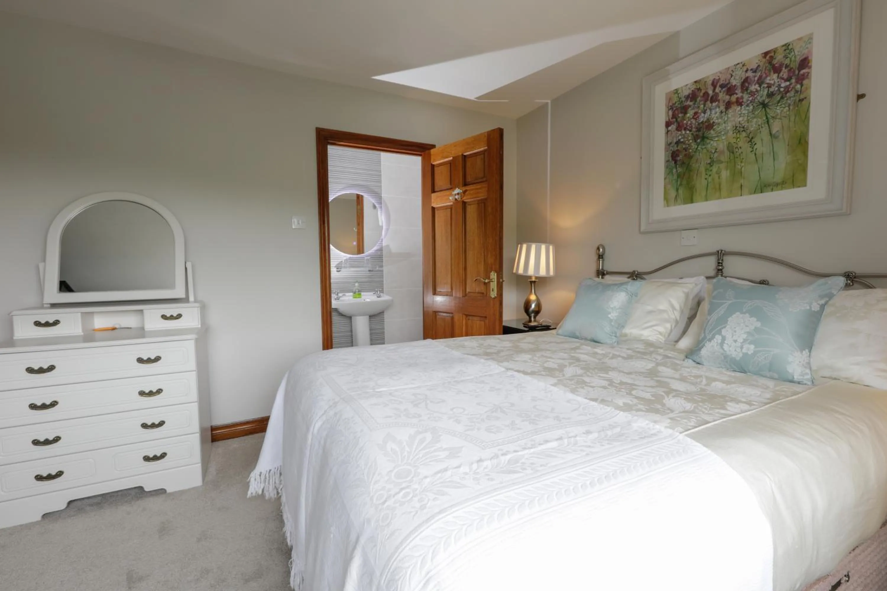 Photo of the whole room in Lurgan House