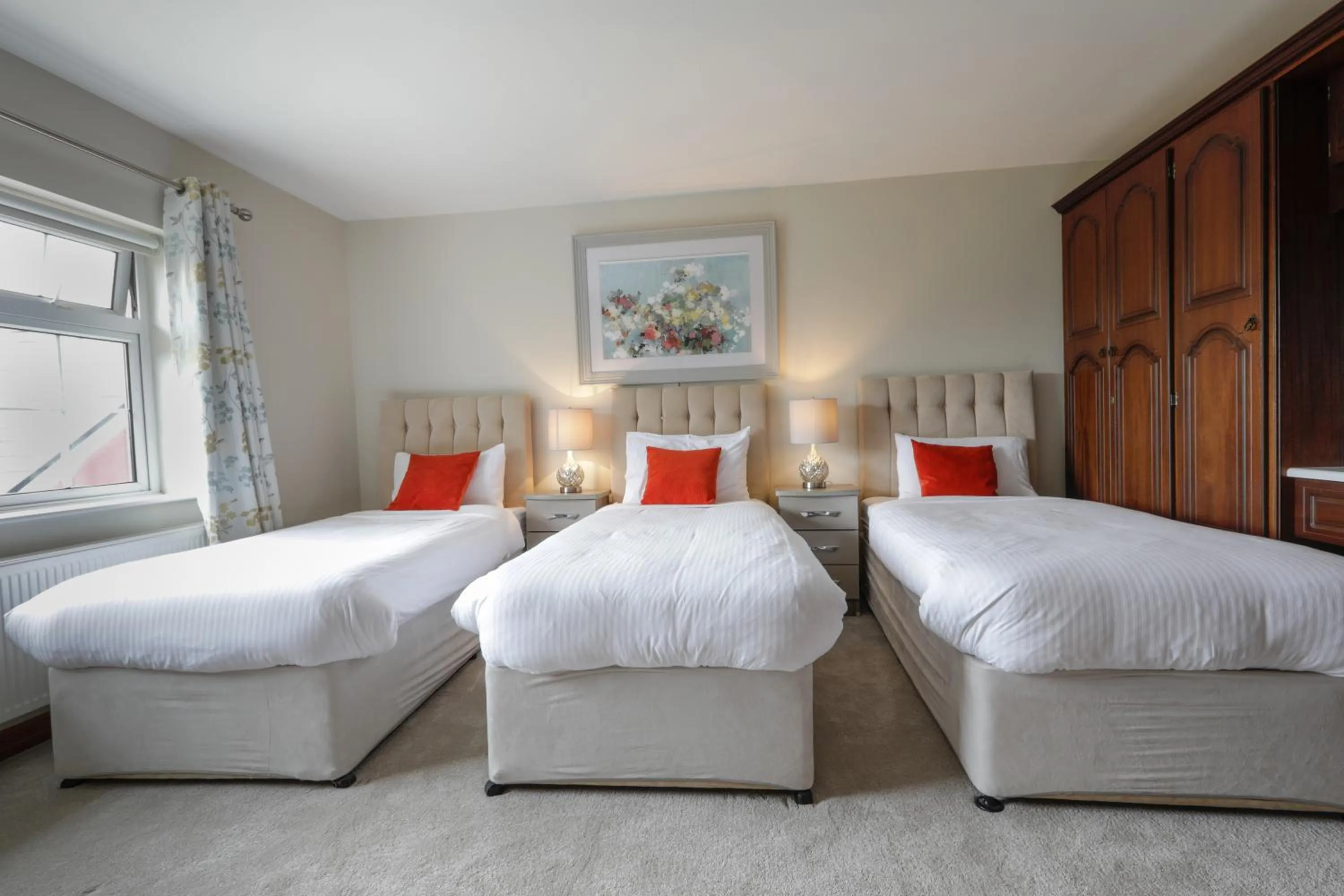 Photo of the whole room in Lurgan House