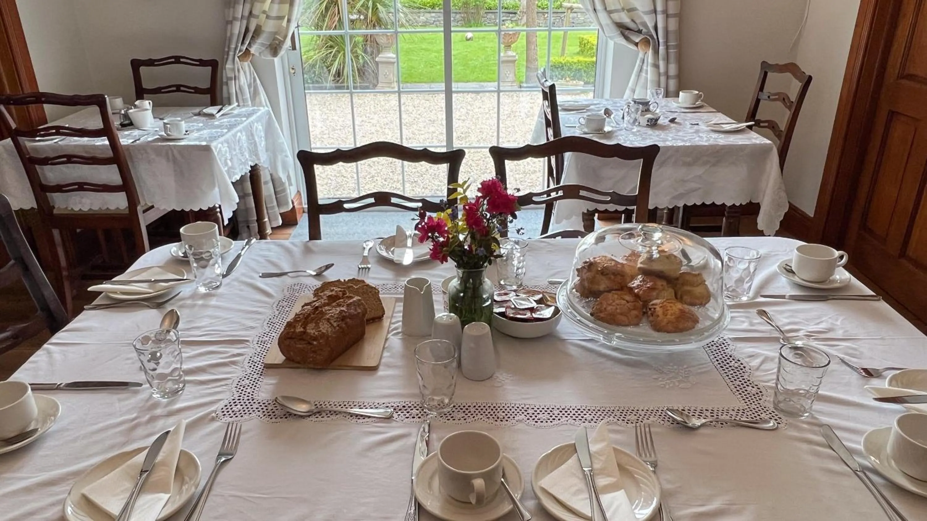 Breakfast in Lurgan House