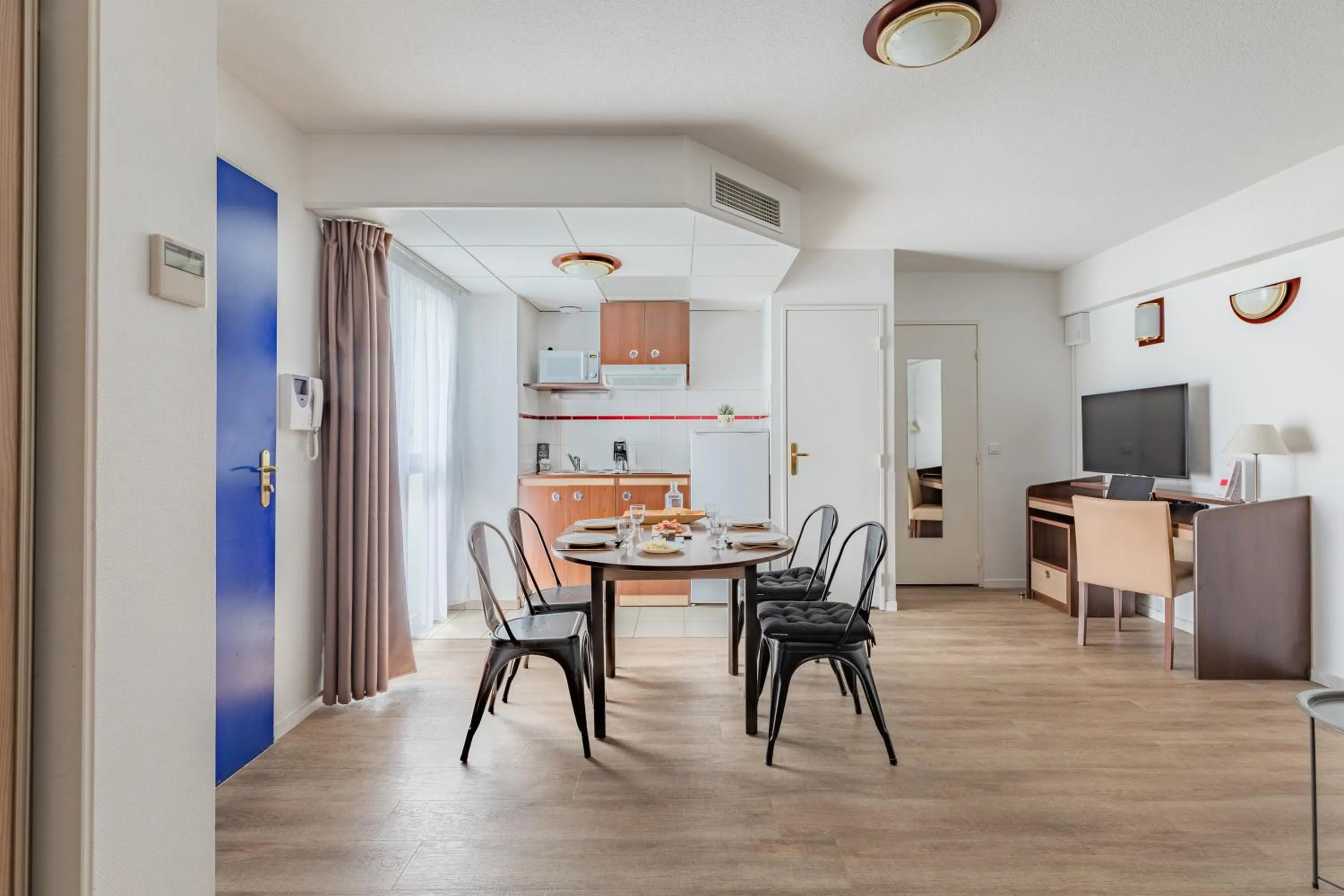 Kitchen or kitchenette in Appart'City Confort Pau Centre
