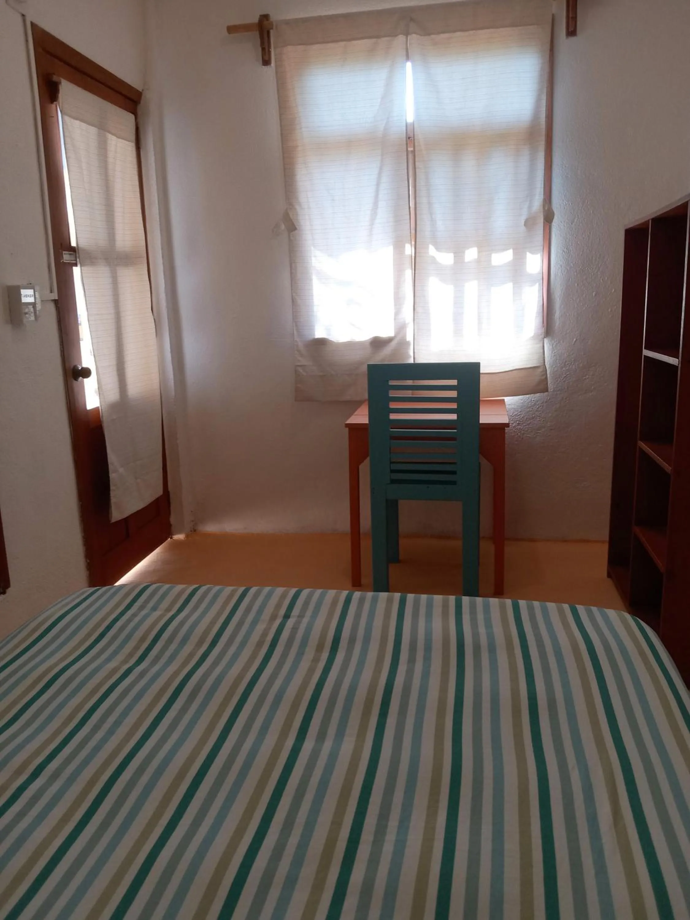 Bedroom, Bed in Hotel Papaya Surf