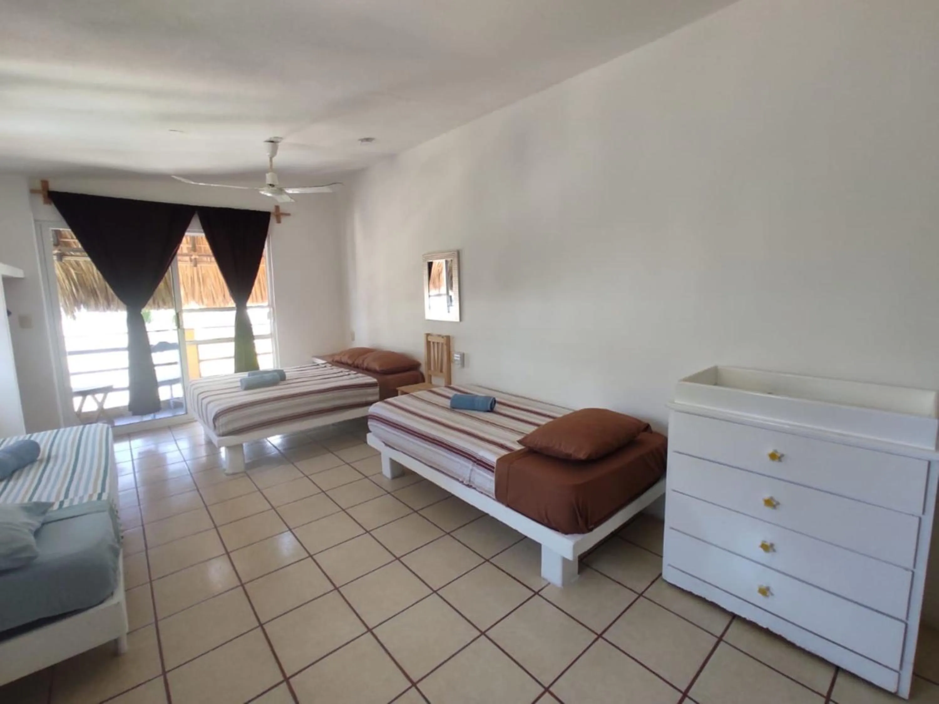 Balcony/Terrace, Bed in Hotel Papaya Surf